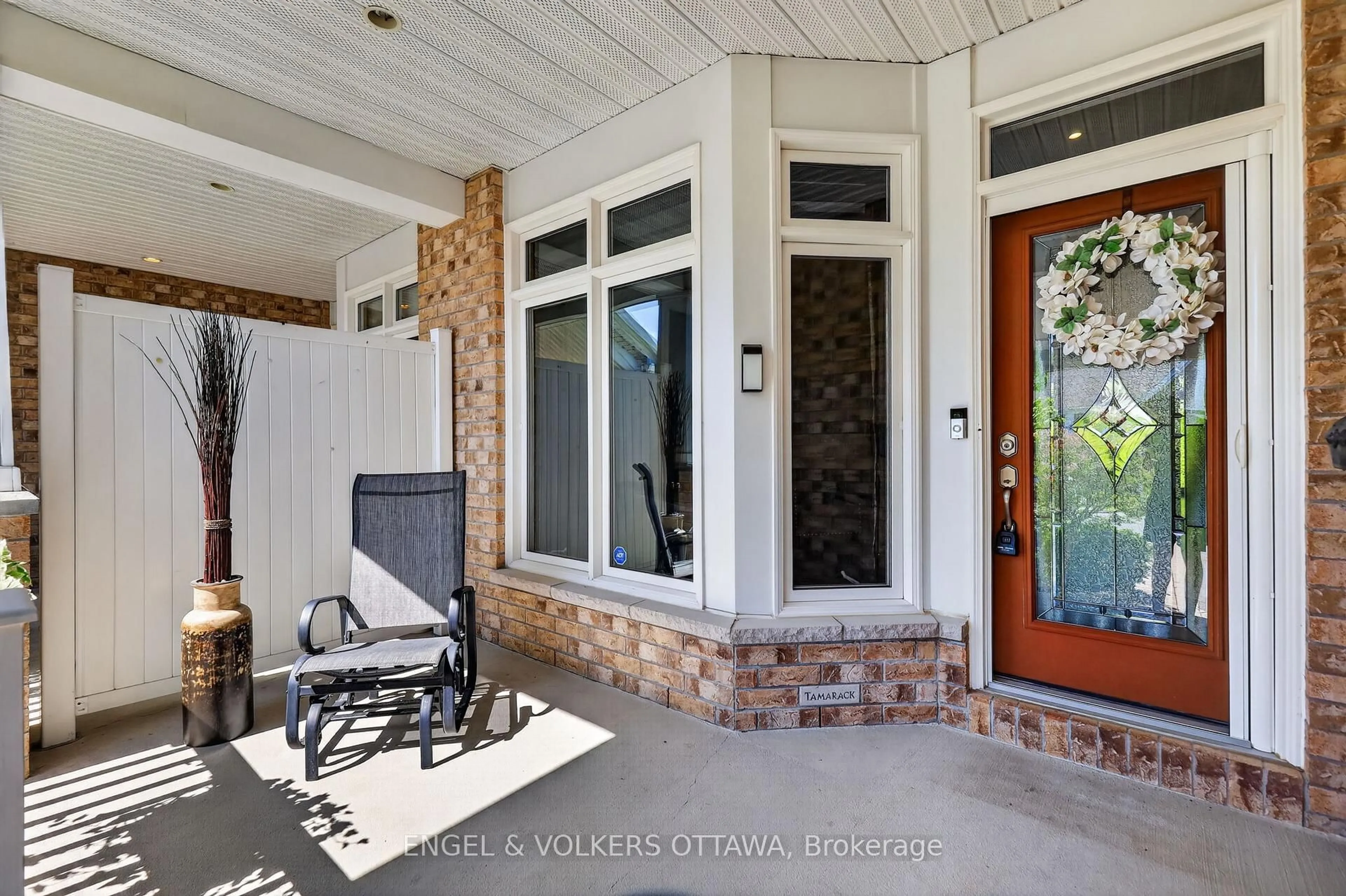 Indoor entryway for 260 Bulrush Cres, Ottawa Ontario K1T 0E5