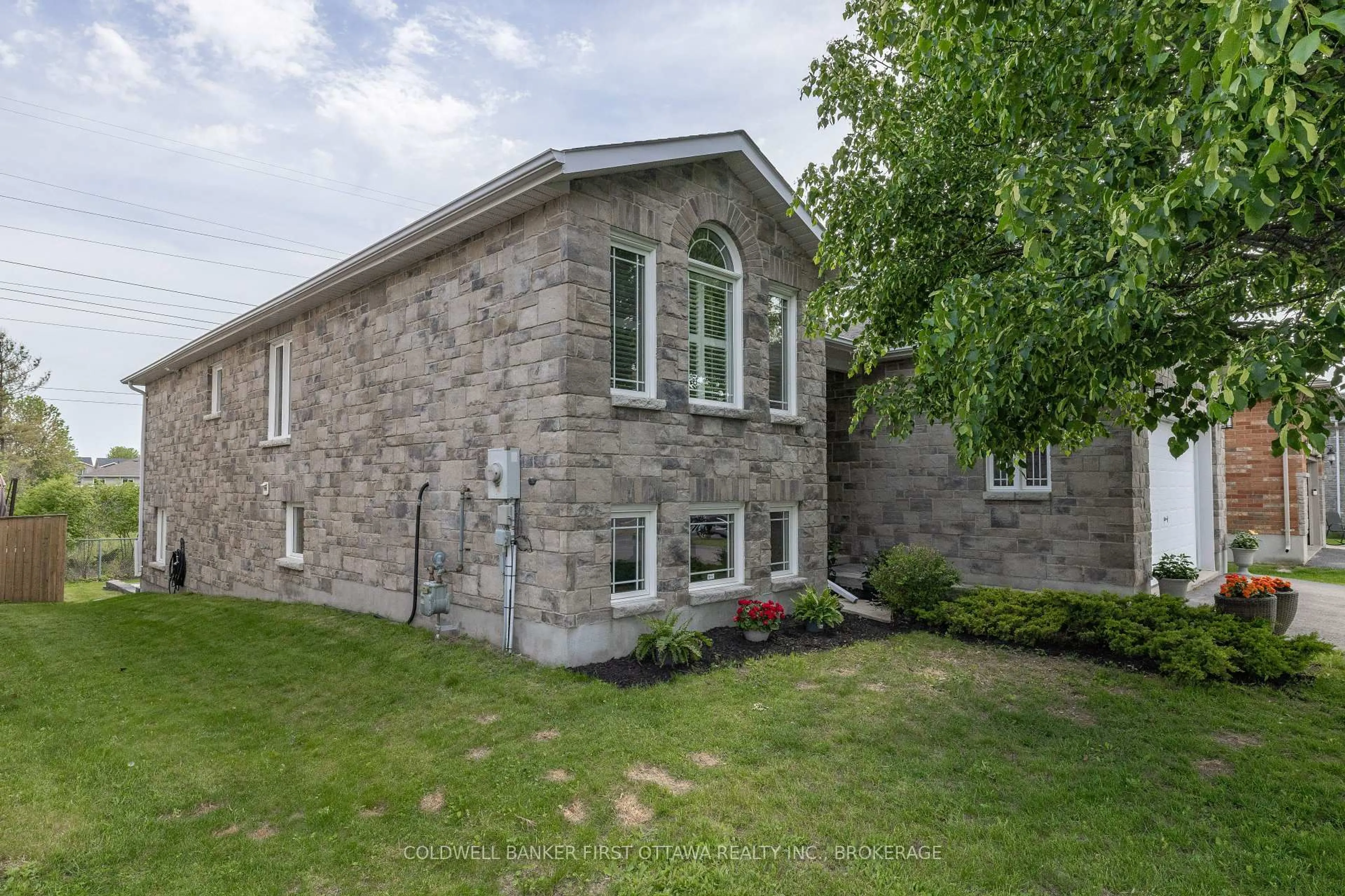 Home with brick exterior material, building for 1346 Sierra Ave, Kingston Ontario K7P 0B6