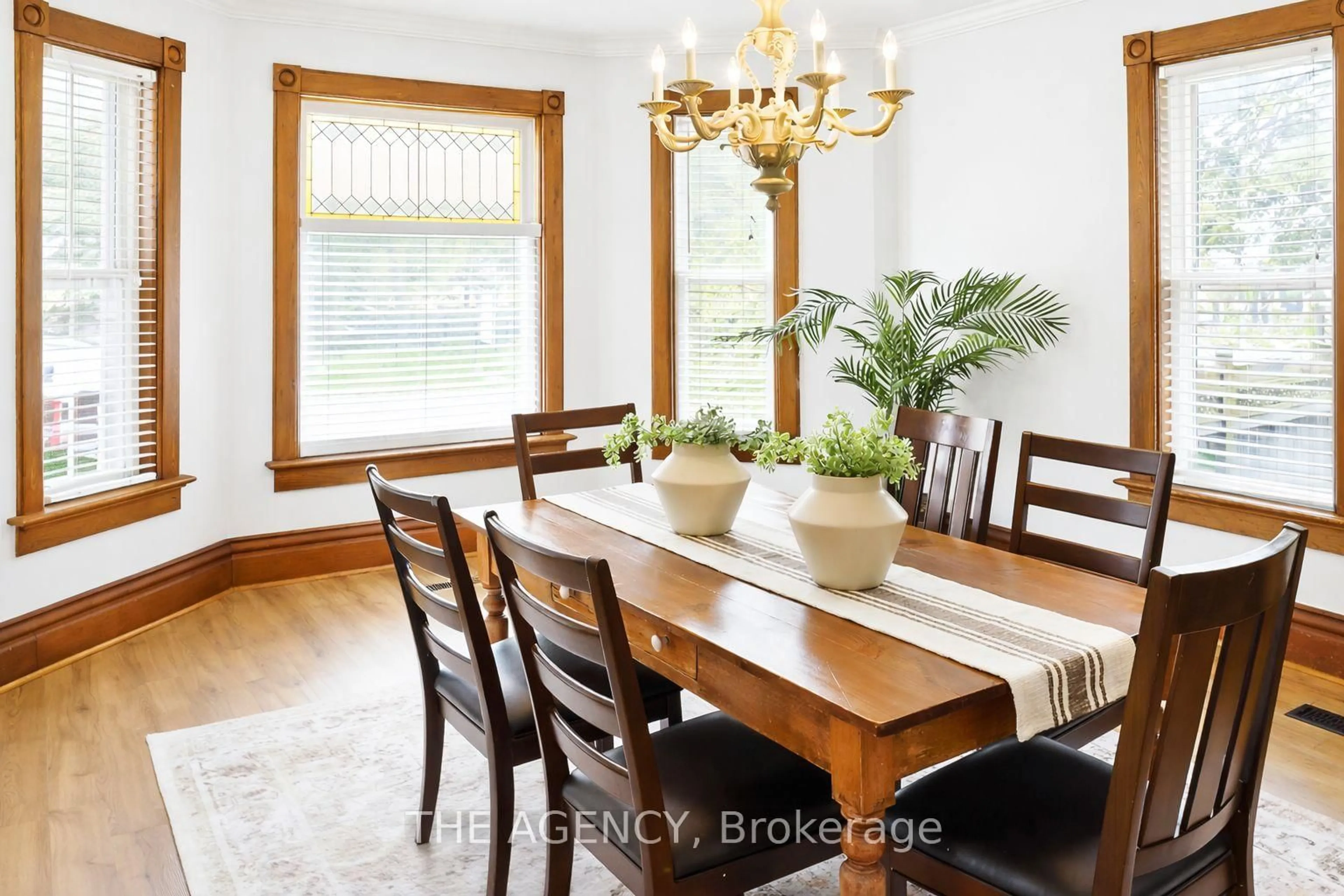Dining room, wood/laminate floor for 3212 Roseville Rd, Kitchener Ontario N0B 1E0