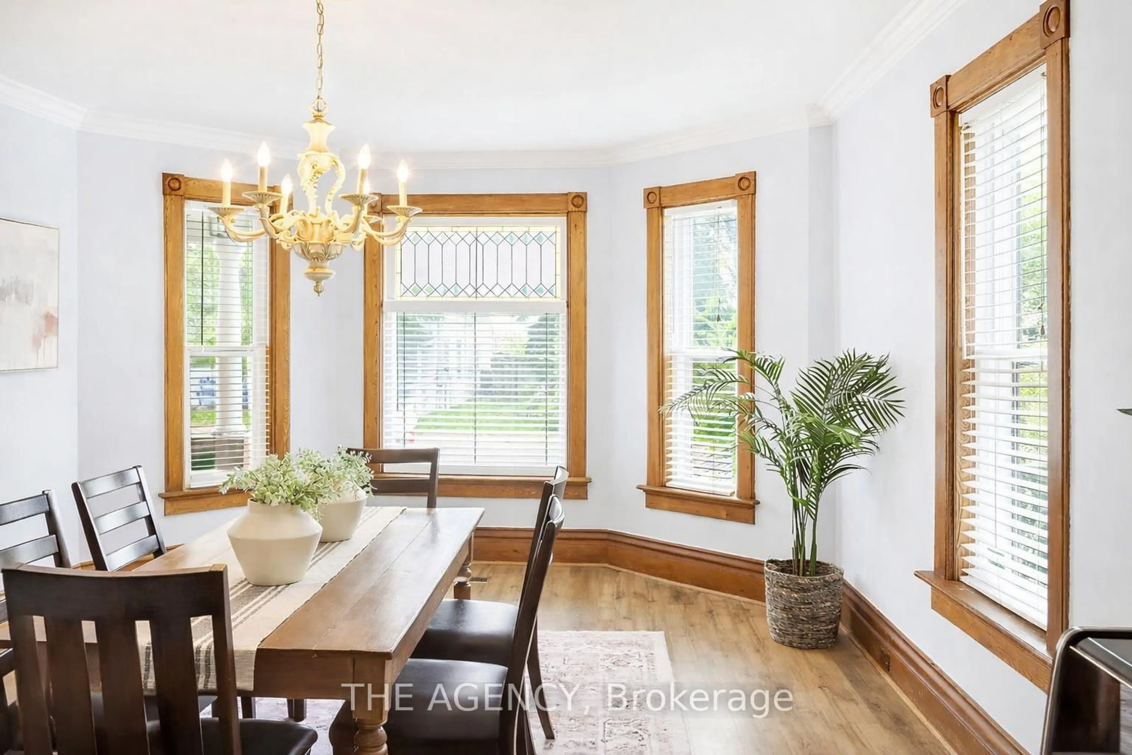Dining room, wood/laminate floor for 3212 Roseville Rd, Kitchener Ontario N0B 1E0