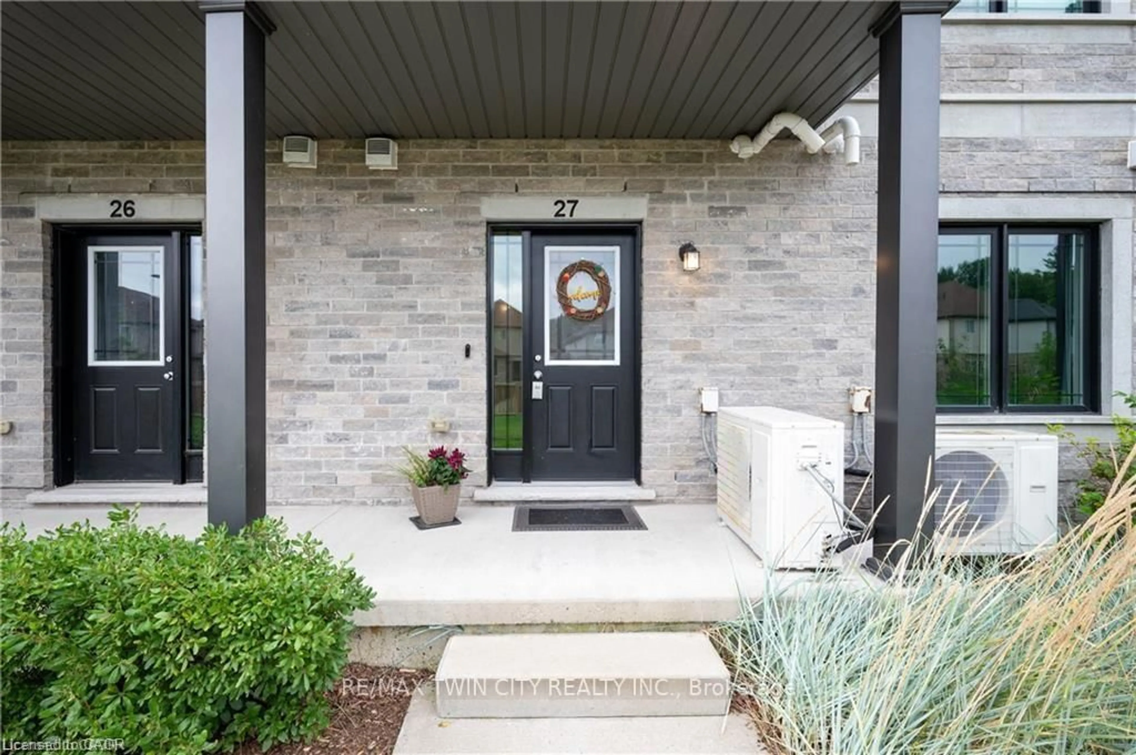 Indoor entryway for 107 Westra Dr #27, Guelph/Eramosa Ontario N1K 0B9