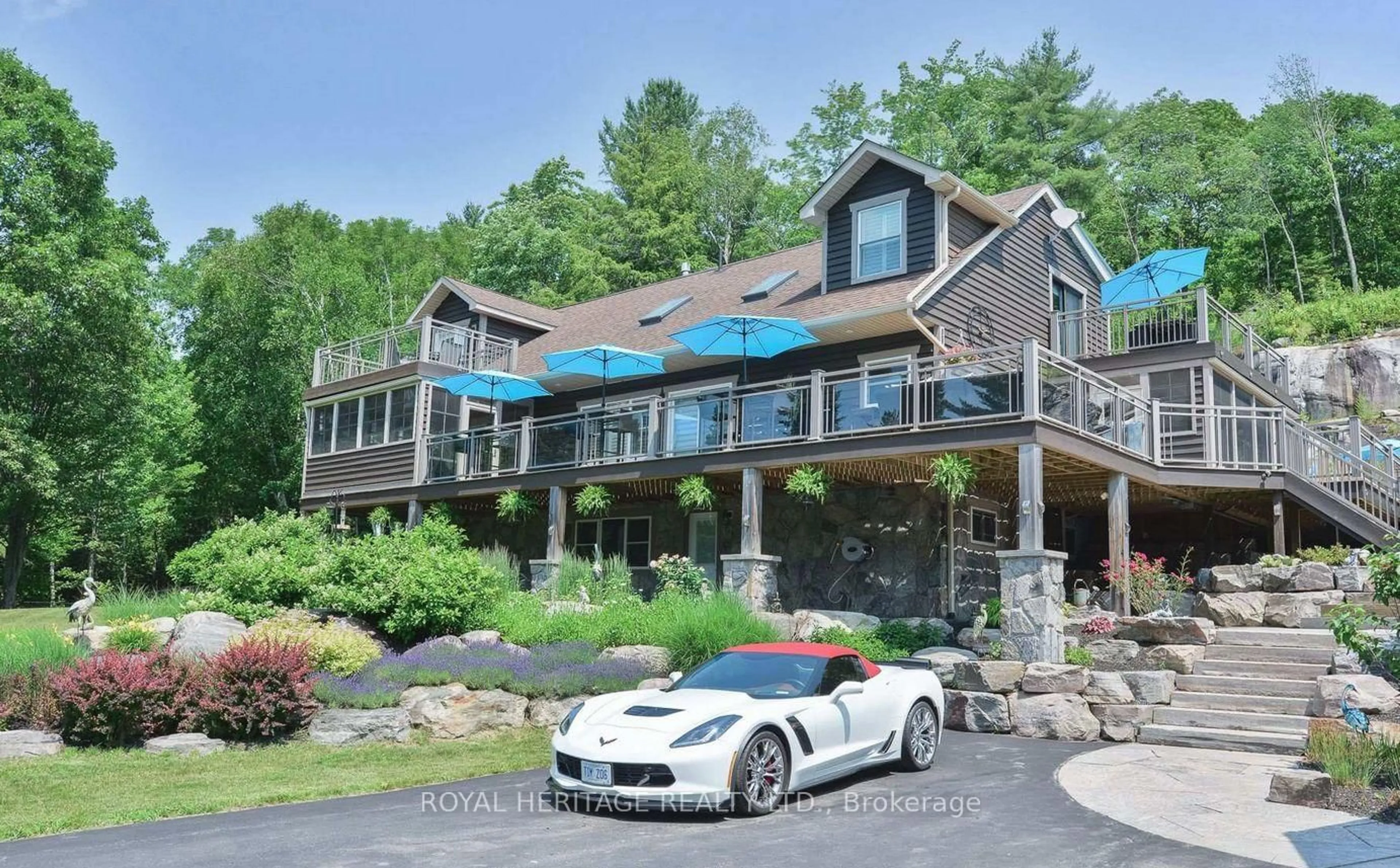 Home with vinyl exterior material, mountain view for 120 Hutcheson Beach Rd, Huntsville Ontario P1H 1N4