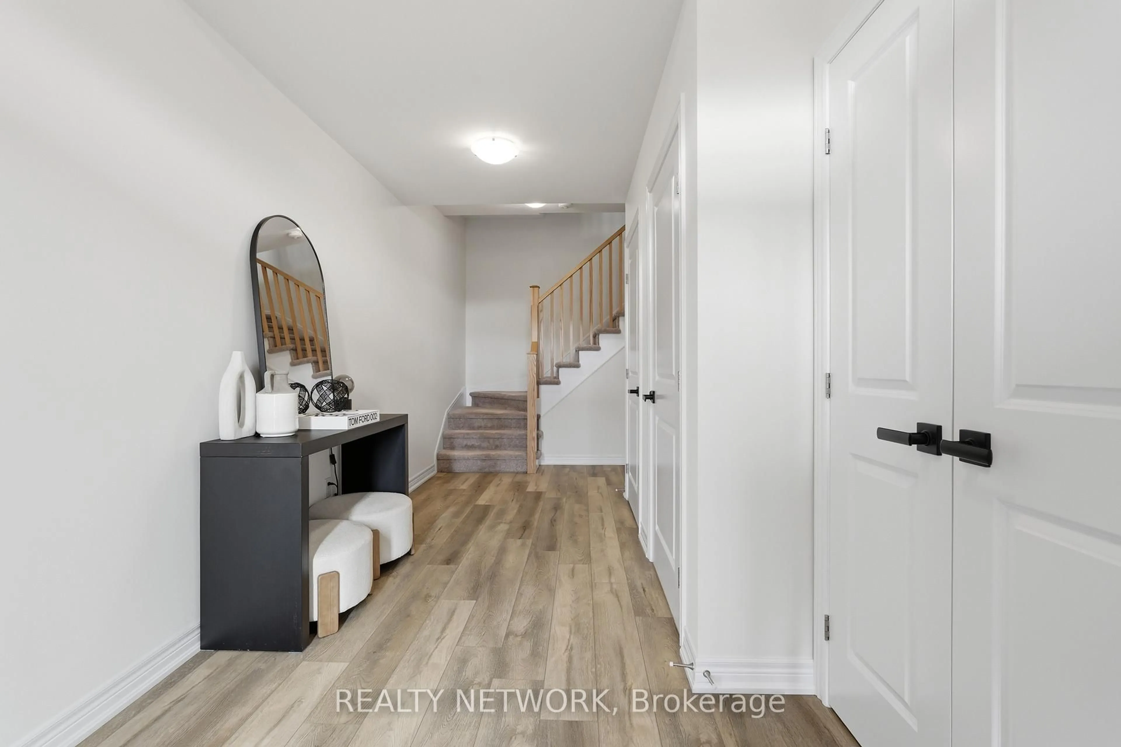 Indoor entryway for 13 Rachel Dr, Hamilton Ontario L8E 0K6