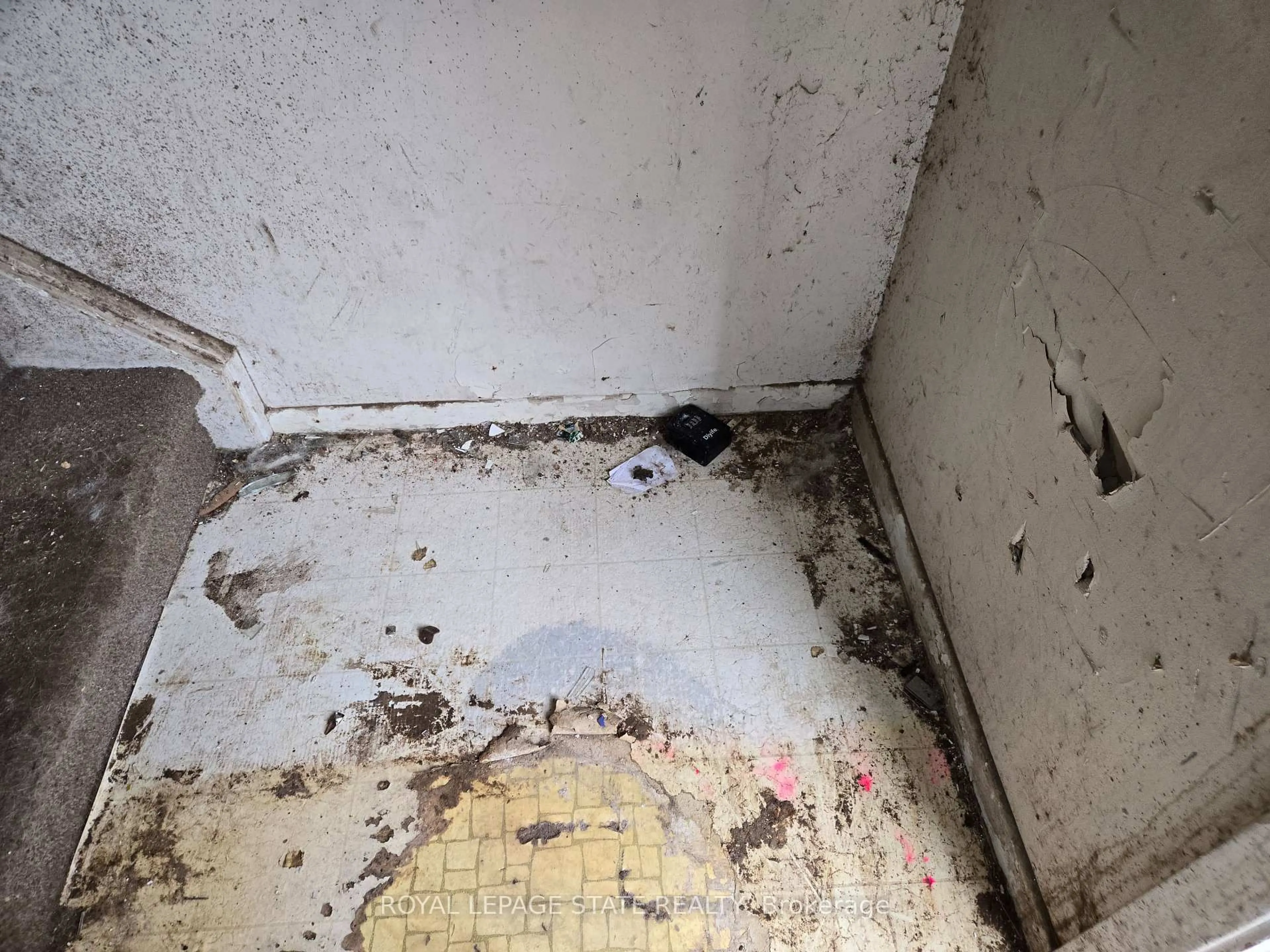 A pic of a room for 5548 Church's Lane, Niagara Falls Ontario L2J 3J2