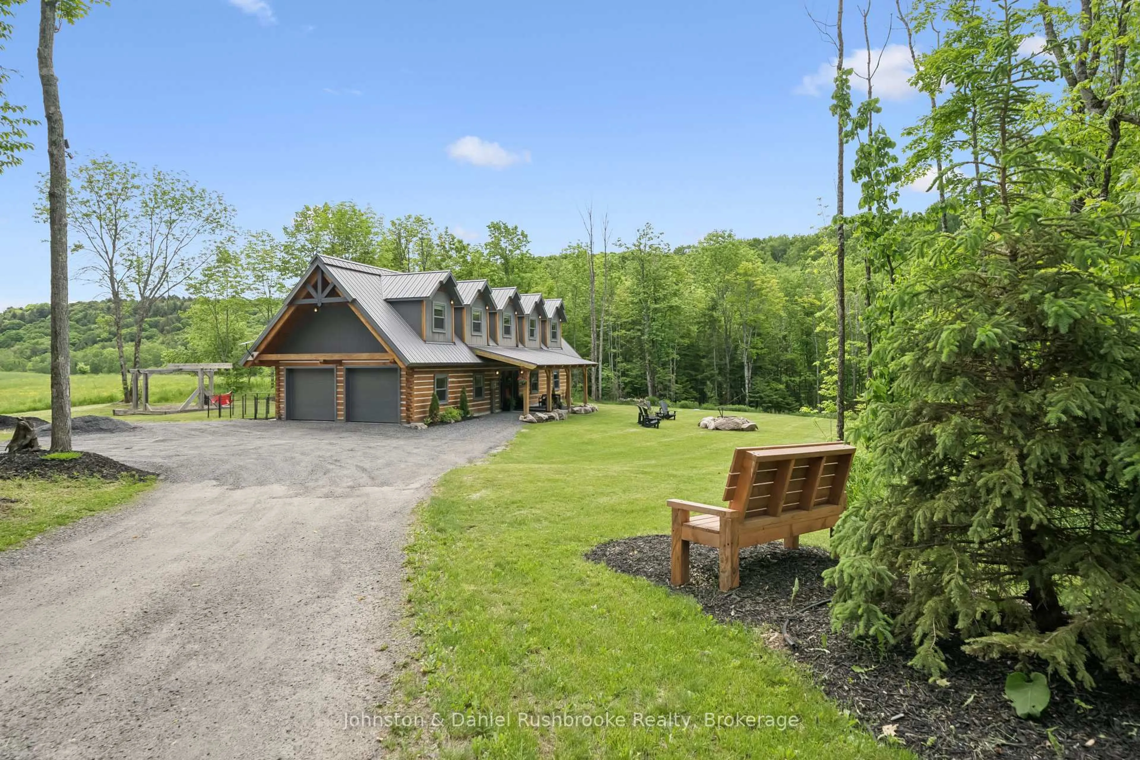 A pic from outside/outdoor area/front of a property/back of a property/a pic from drone, mountain view for 1105 ECHO BEACH Rd, Muskoka Lakes Ontario P0B 1M0