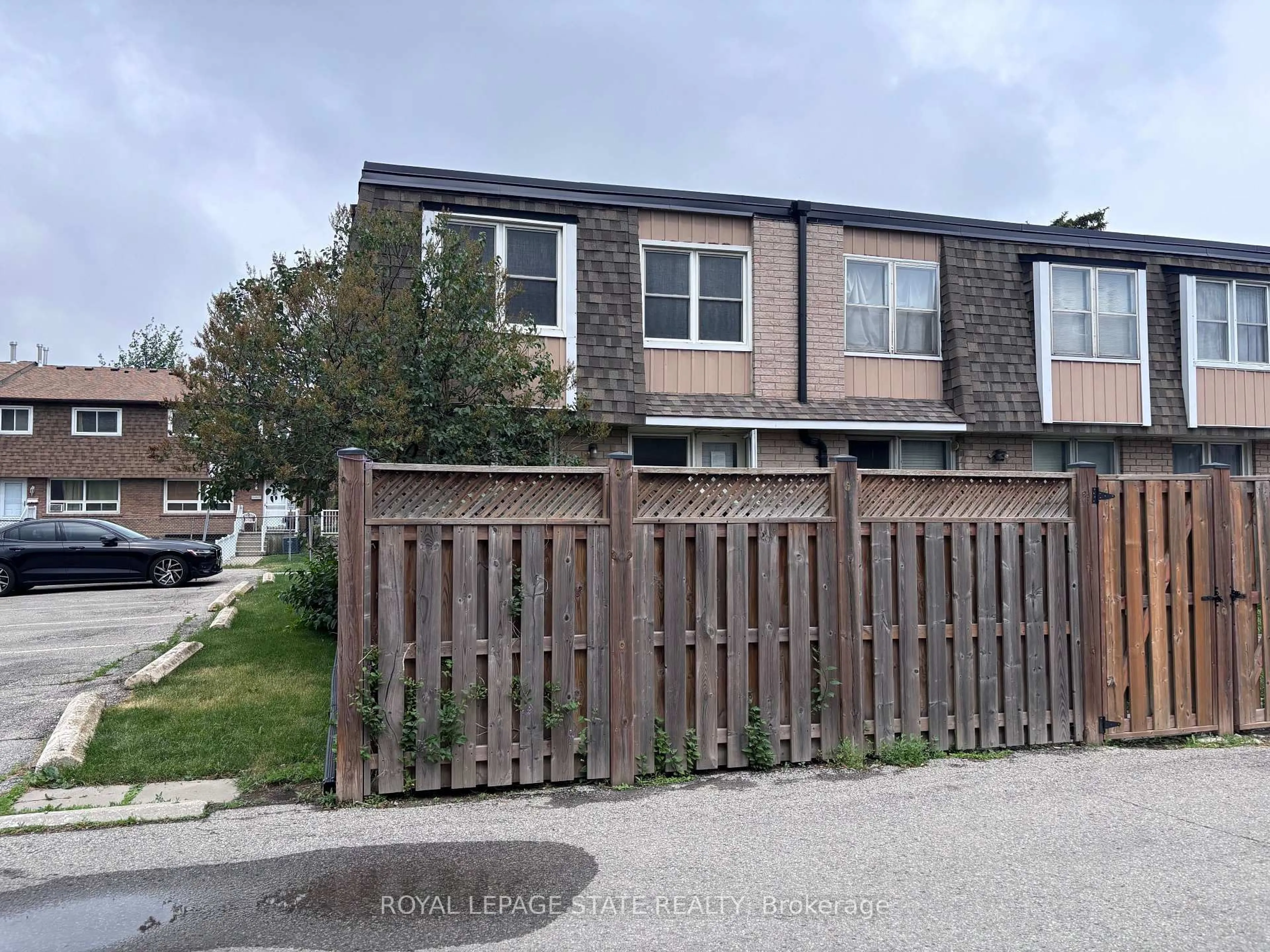 A pic from outside/outdoor area/front of a property/back of a property/a pic from drone, street for 153 Limeridge Rd #4, Hamilton Ontario L9C 2V3
