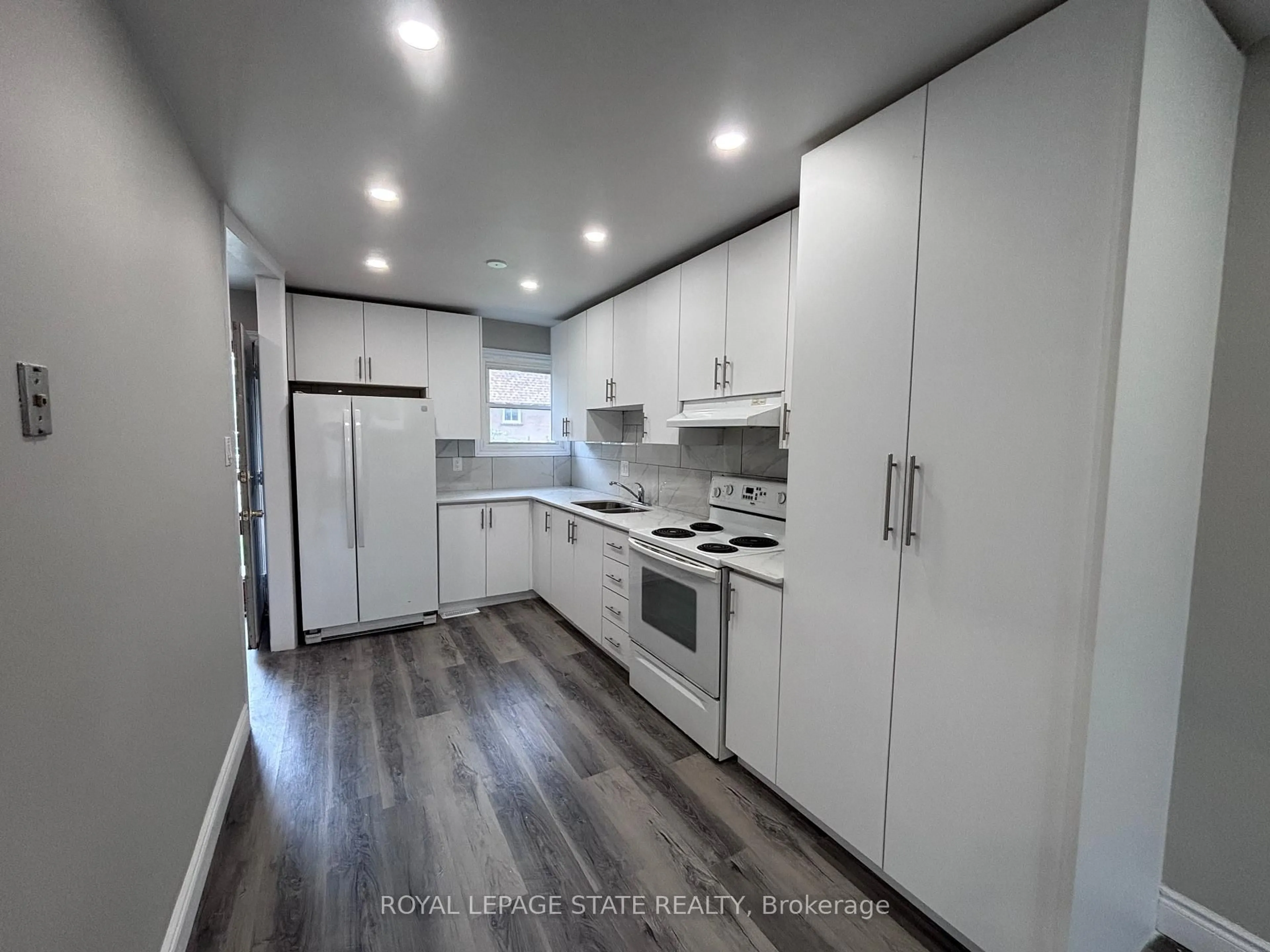 Open concept kitchen, wood/laminate floor for 153 Limeridge Rd #4, Hamilton Ontario L9C 2V3