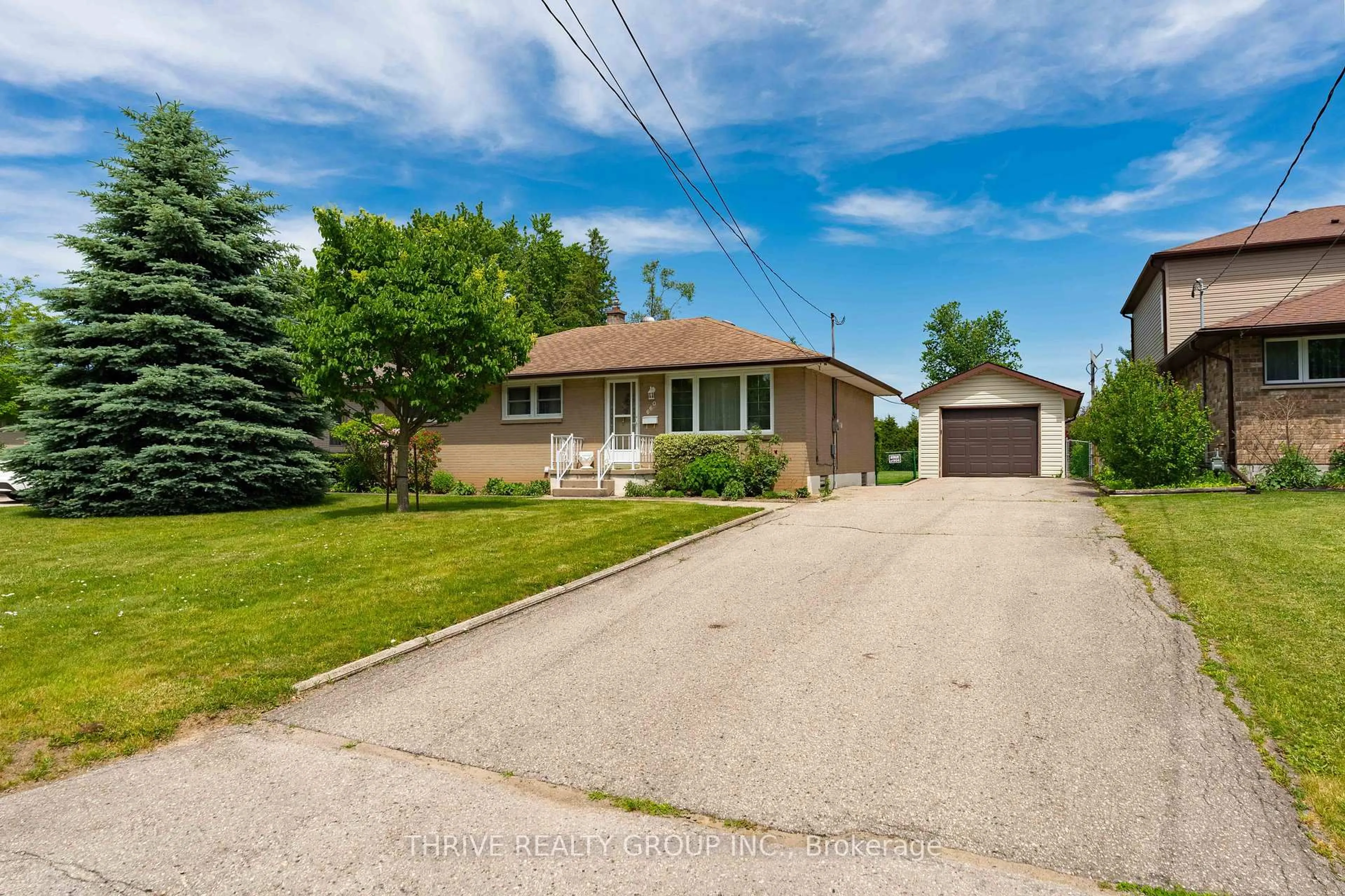 A pic from outside/outdoor area/front of a property/back of a property/a pic from drone, street for 660 Gordon Ave, London South Ontario N6J 2W2