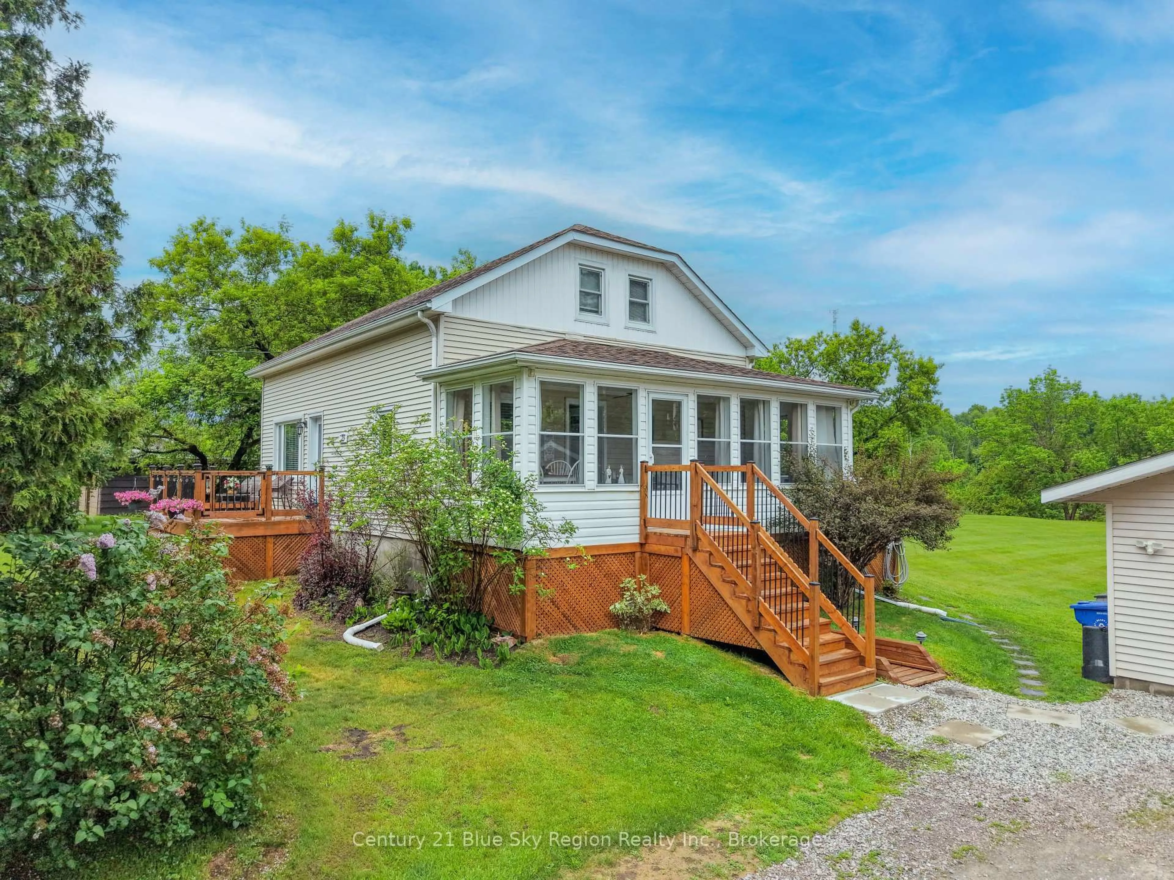 A pic from outside/outdoor area/front of a property/back of a property/a pic from drone, unknown for 23 South Shore Rd, East Ferris Ontario P0H 1B0