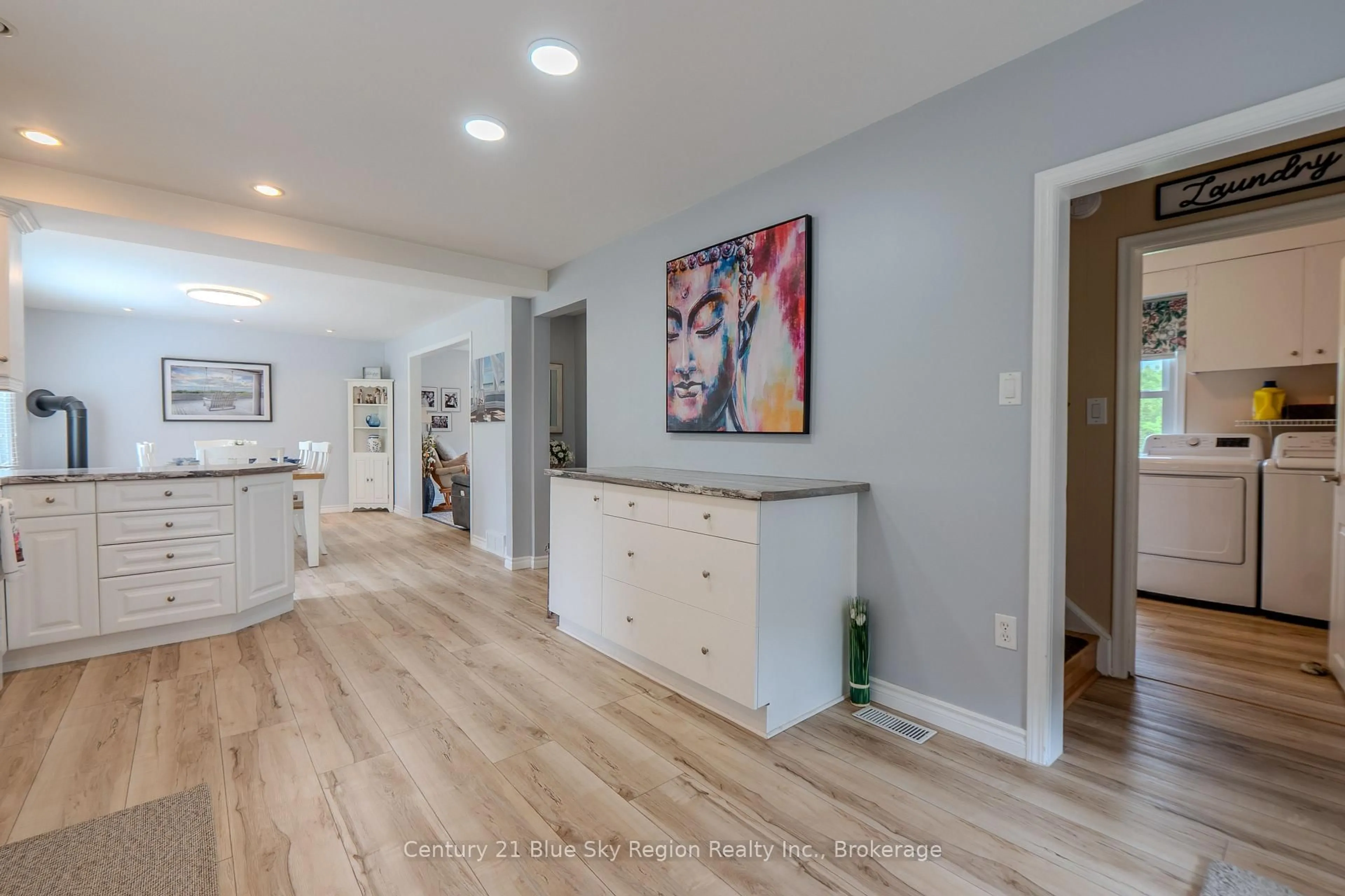 Indoor entryway for 23 South Shore Rd, East Ferris Ontario P0H 1B0