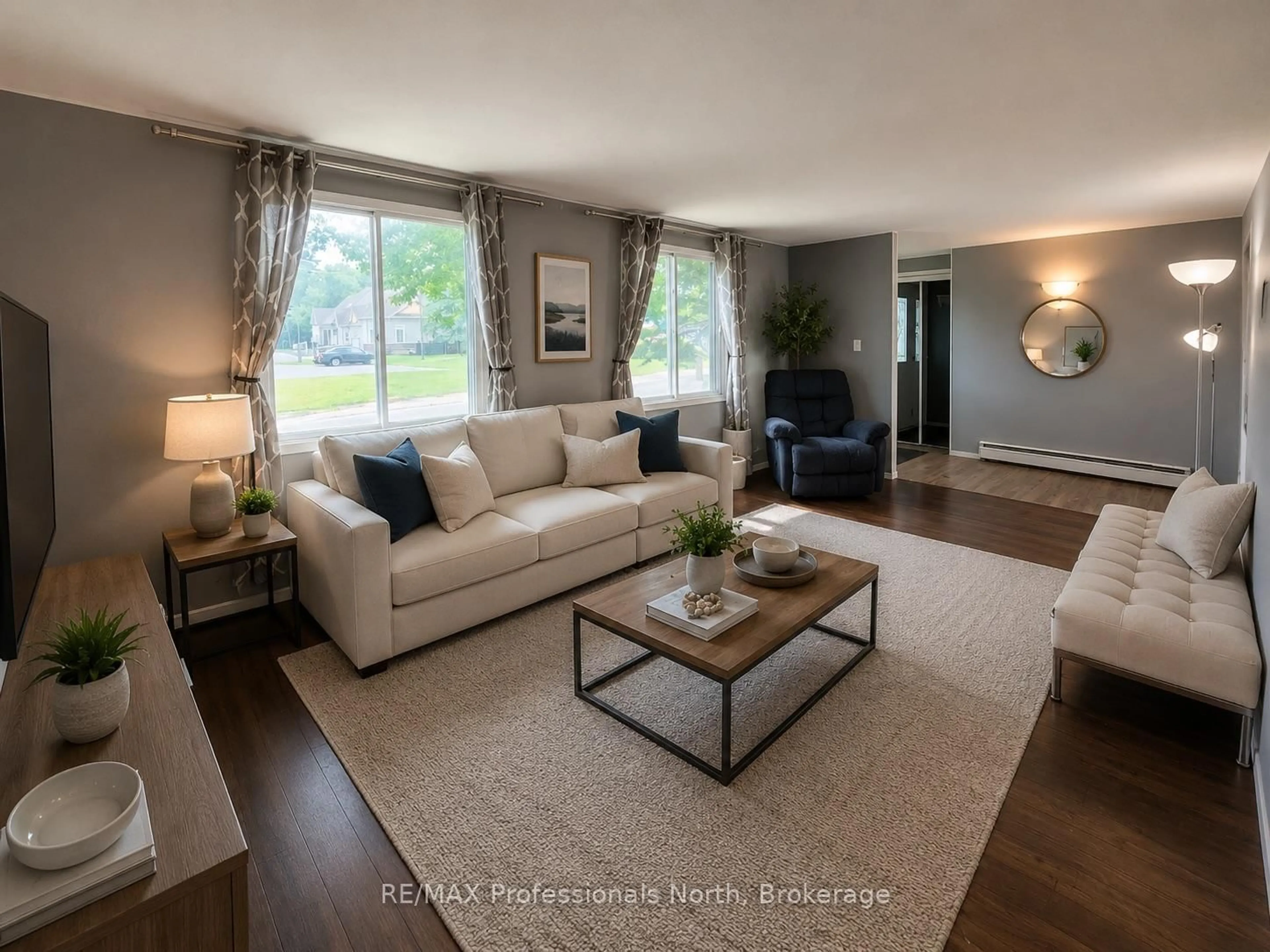 Living room with furniture, unknown for 3 Wellington St, Bracebridge Ontario P1L 1E8