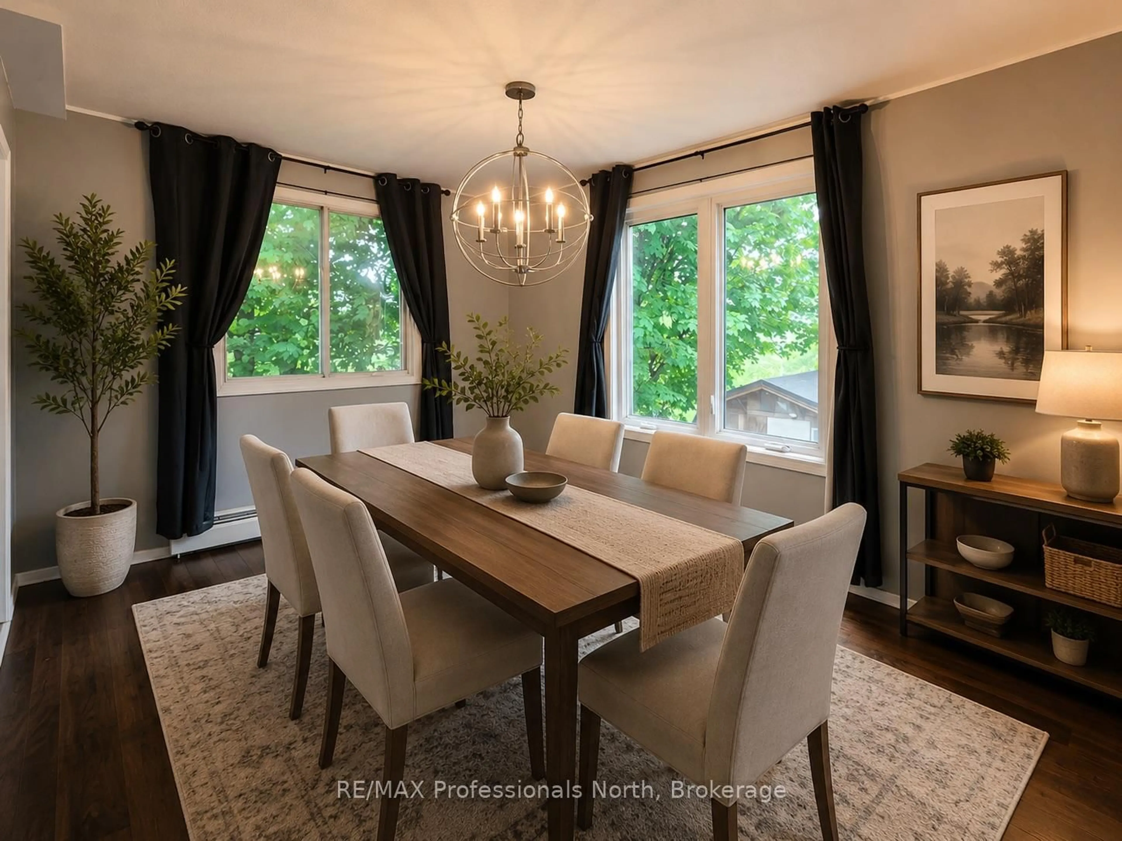 Dining room, wood/laminate floor for 3 Wellington St, Bracebridge Ontario P1L 1E8