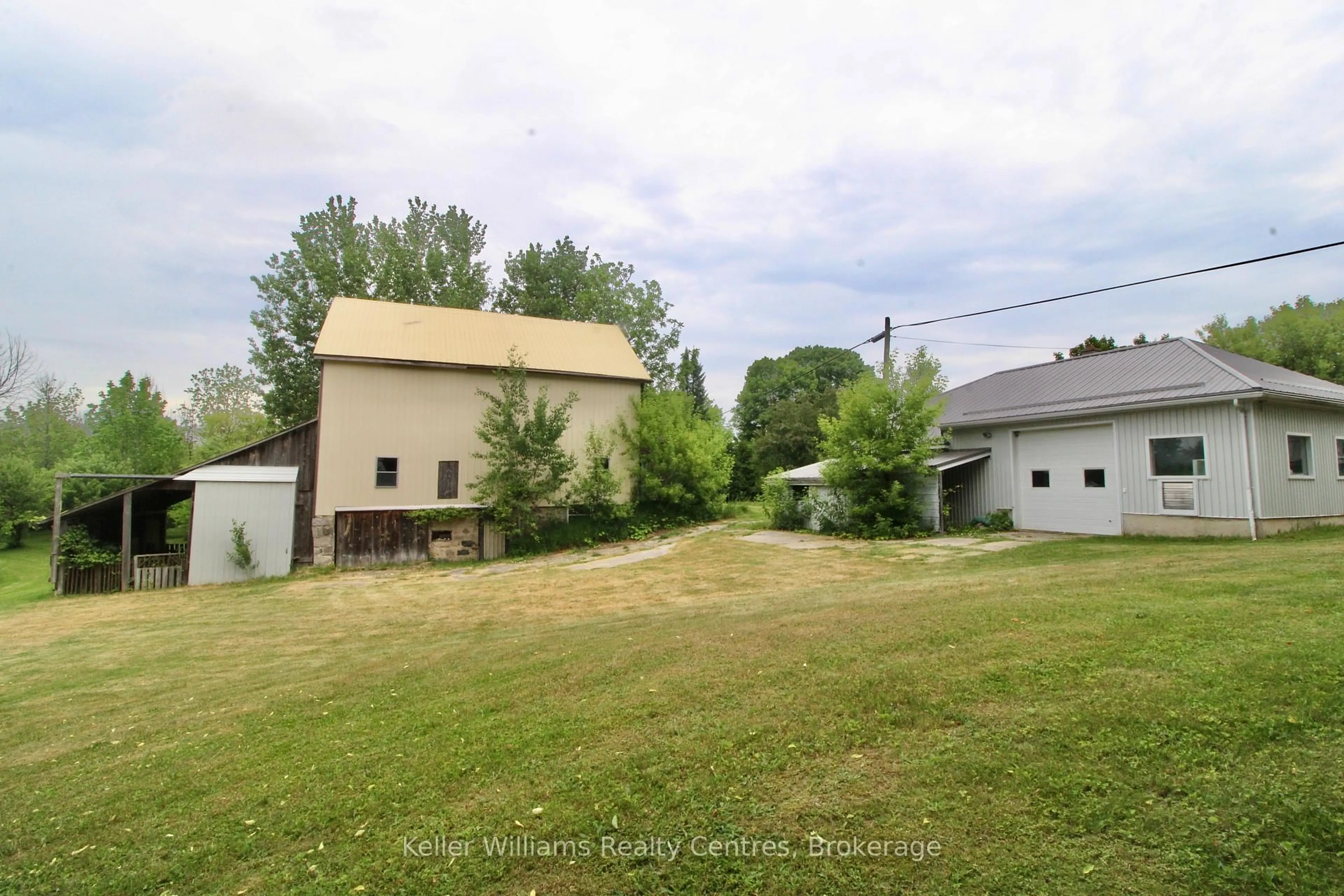 A pic from outside/outdoor area/front of a property/back of a property/a pic from drone, building for 50/52 Main St, Brockton Ontario N0G 1S0