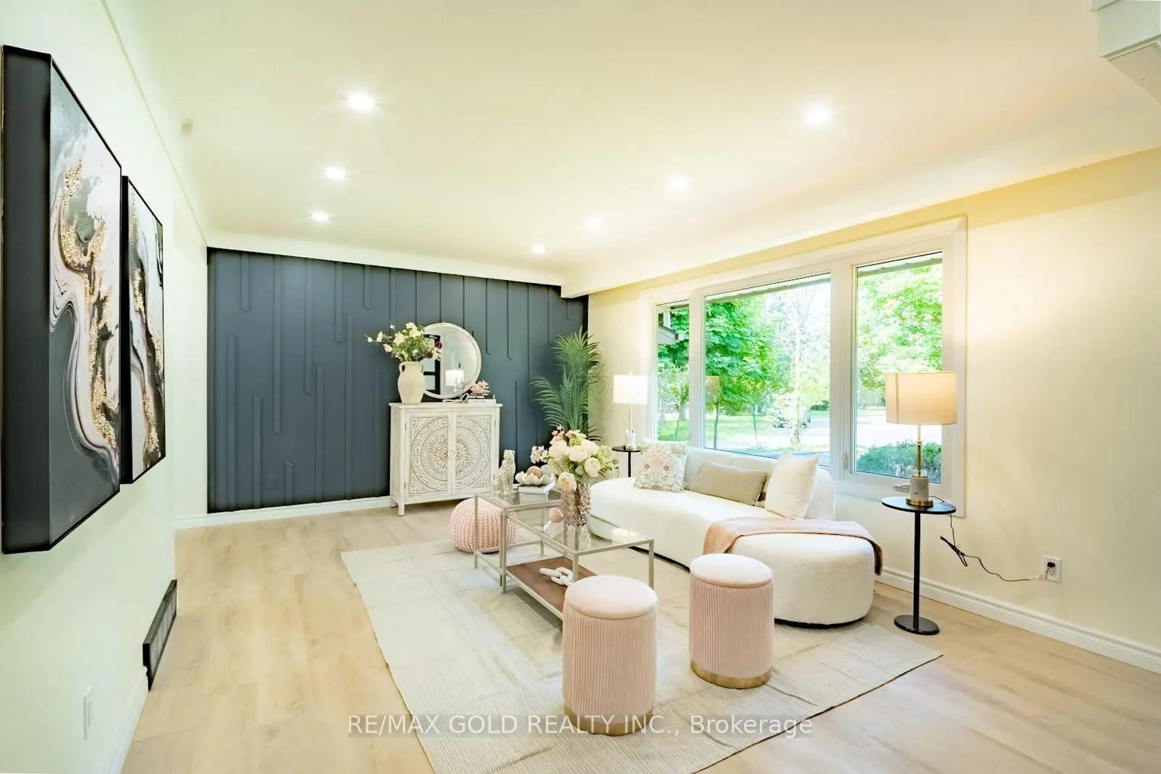 Living room with furniture, wood/laminate floor for 4682 Pinedale Dr, Niagara Falls Ontario L2E 6M8