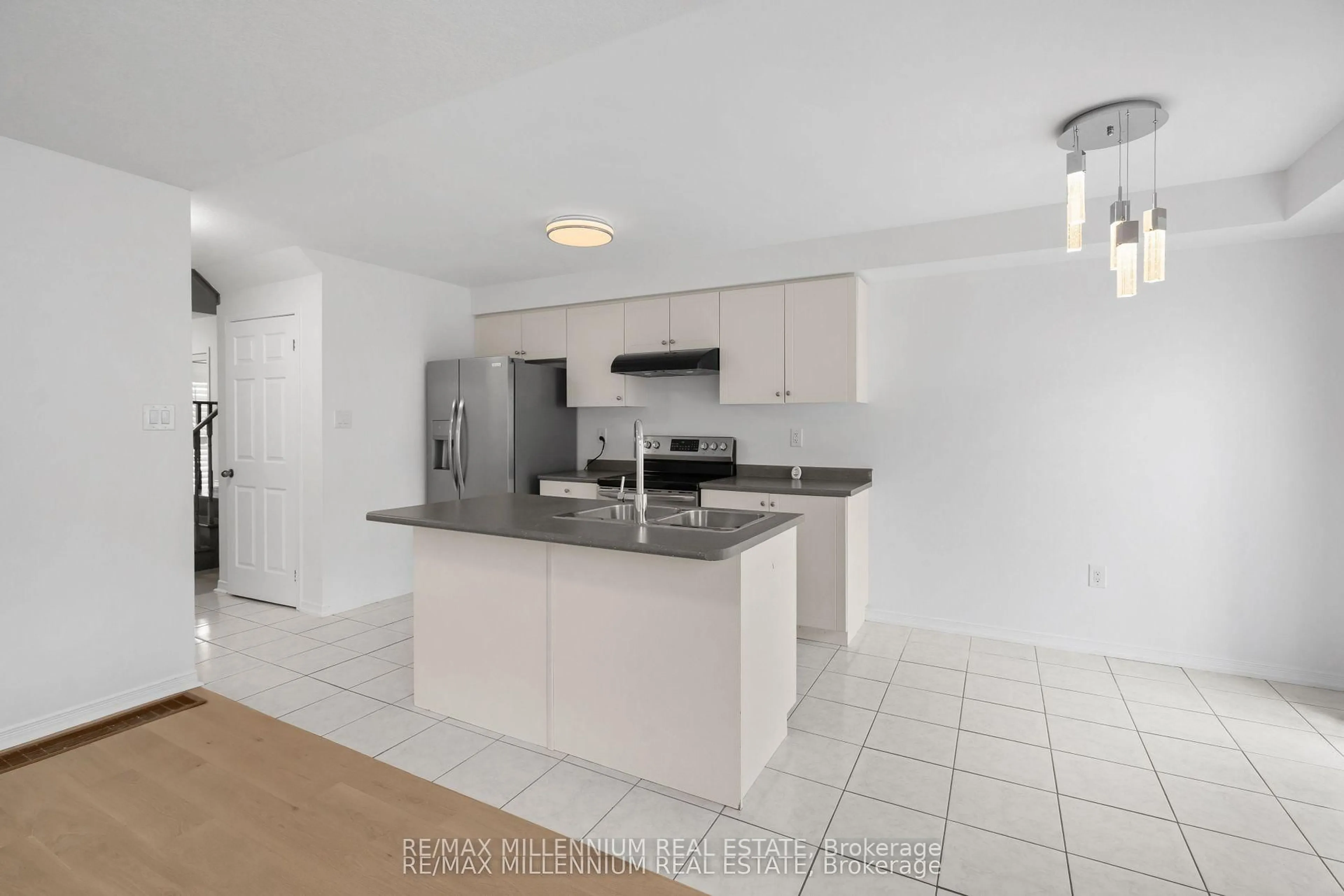 Open concept kitchen, unknown for 29 Cole Cres, Brantford Ontario N3T 0P4