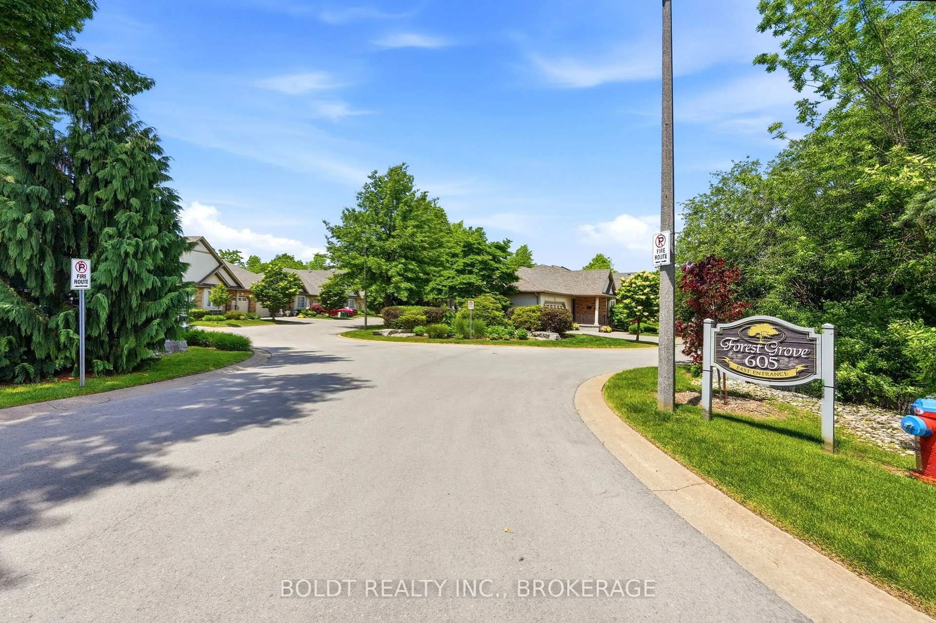 A pic from outside/outdoor area/front of a property/back of a property/a pic from drone, mountain view for 605 Welland Ave #6, St. Catharines Ontario L2M 7Z7