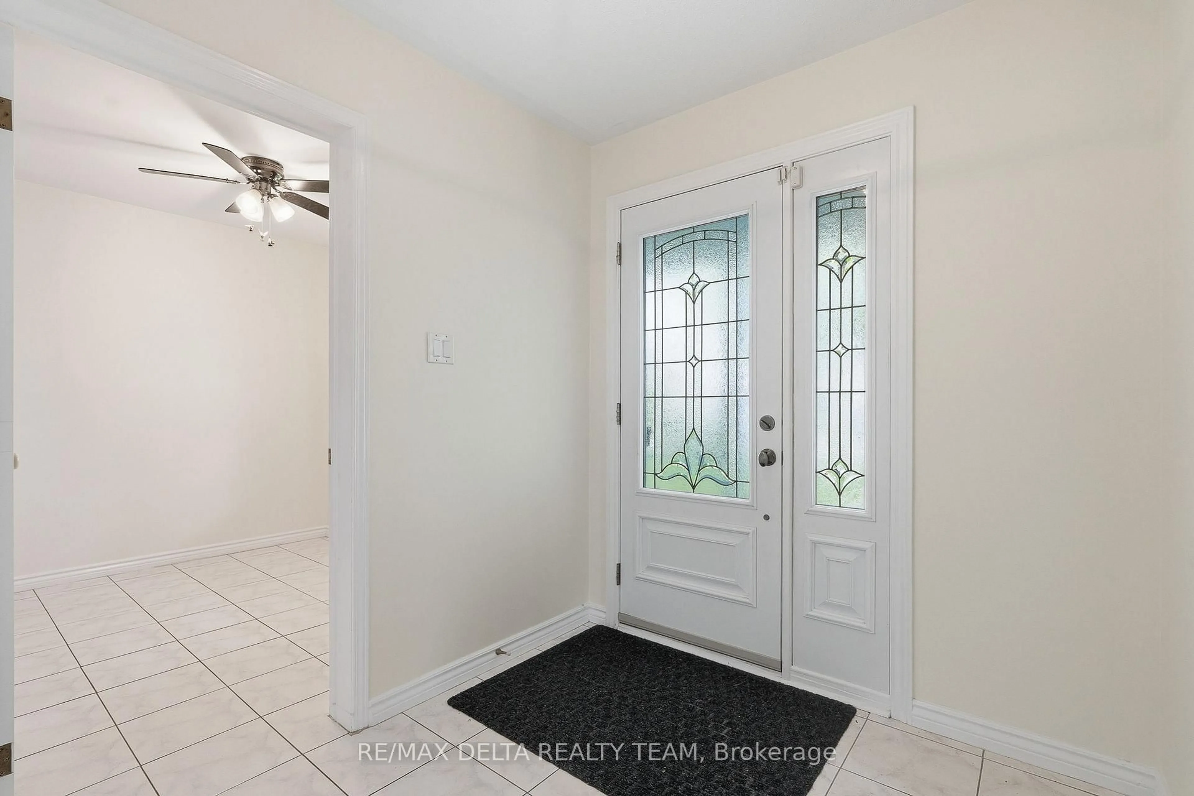 Indoor entryway for 310 Mceachern Cres, Orleans Ontario K1E 3K2