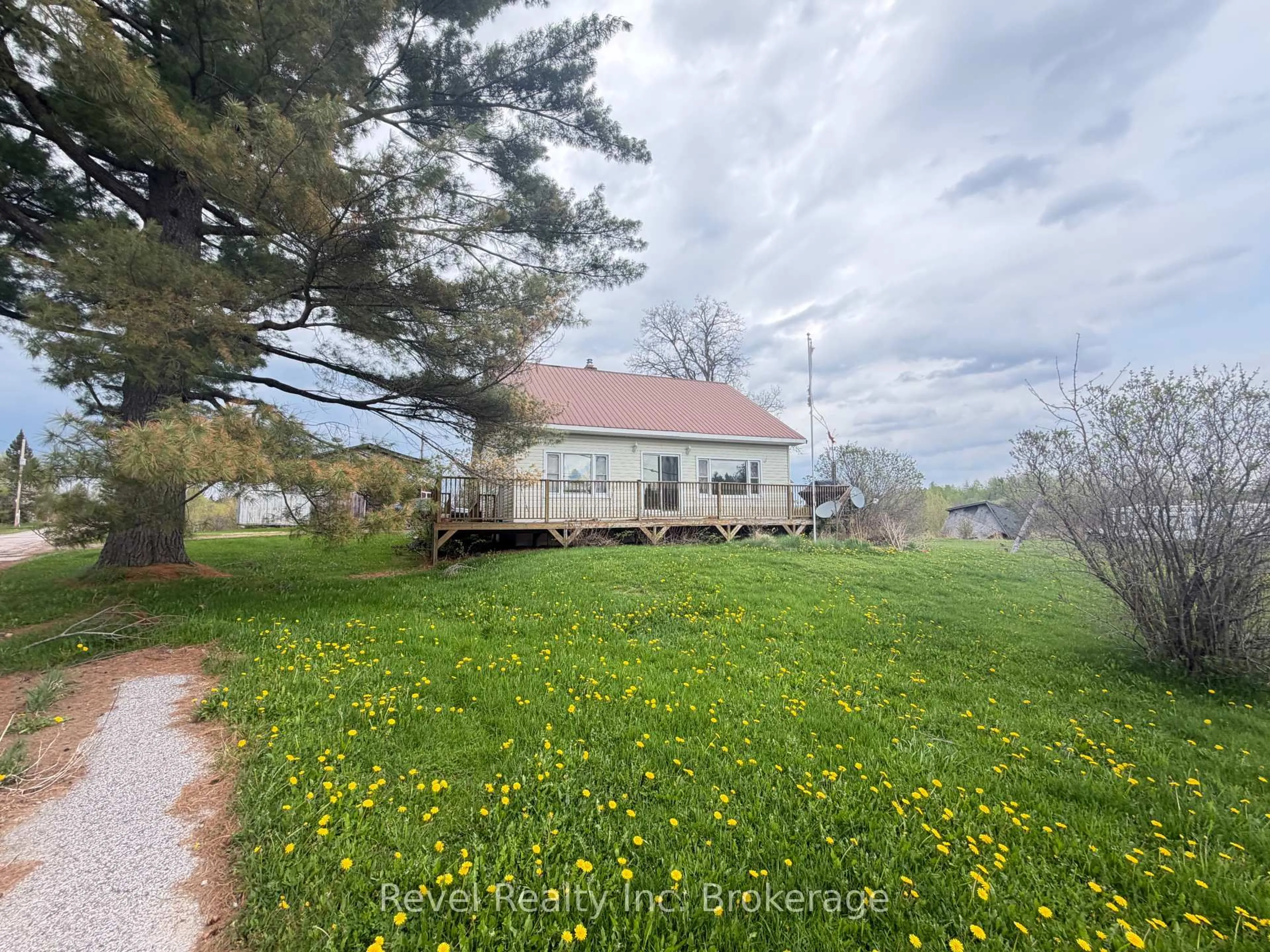 A pic from outside/outdoor area/front of a property/back of a property/a pic from drone, water/lake/river/ocean view for 8 Trailaine Rd, Parry Sound Remote Area Ontario P0H 1A0