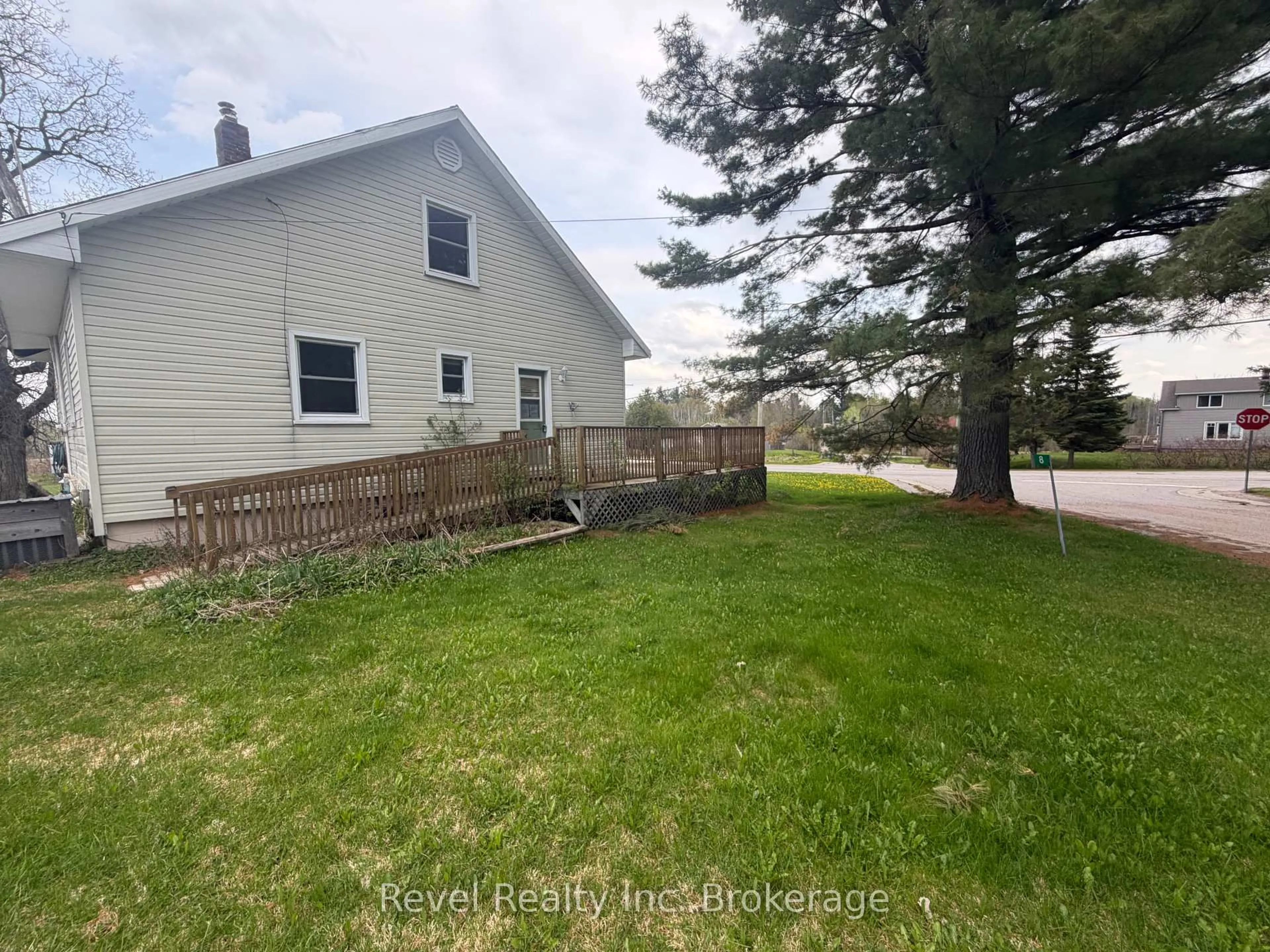 A pic from outside/outdoor area/front of a property/back of a property/a pic from drone, water/lake/river/ocean view for 8 Trailaine Rd, Parry Sound Remote Area Ontario P0H 1A0