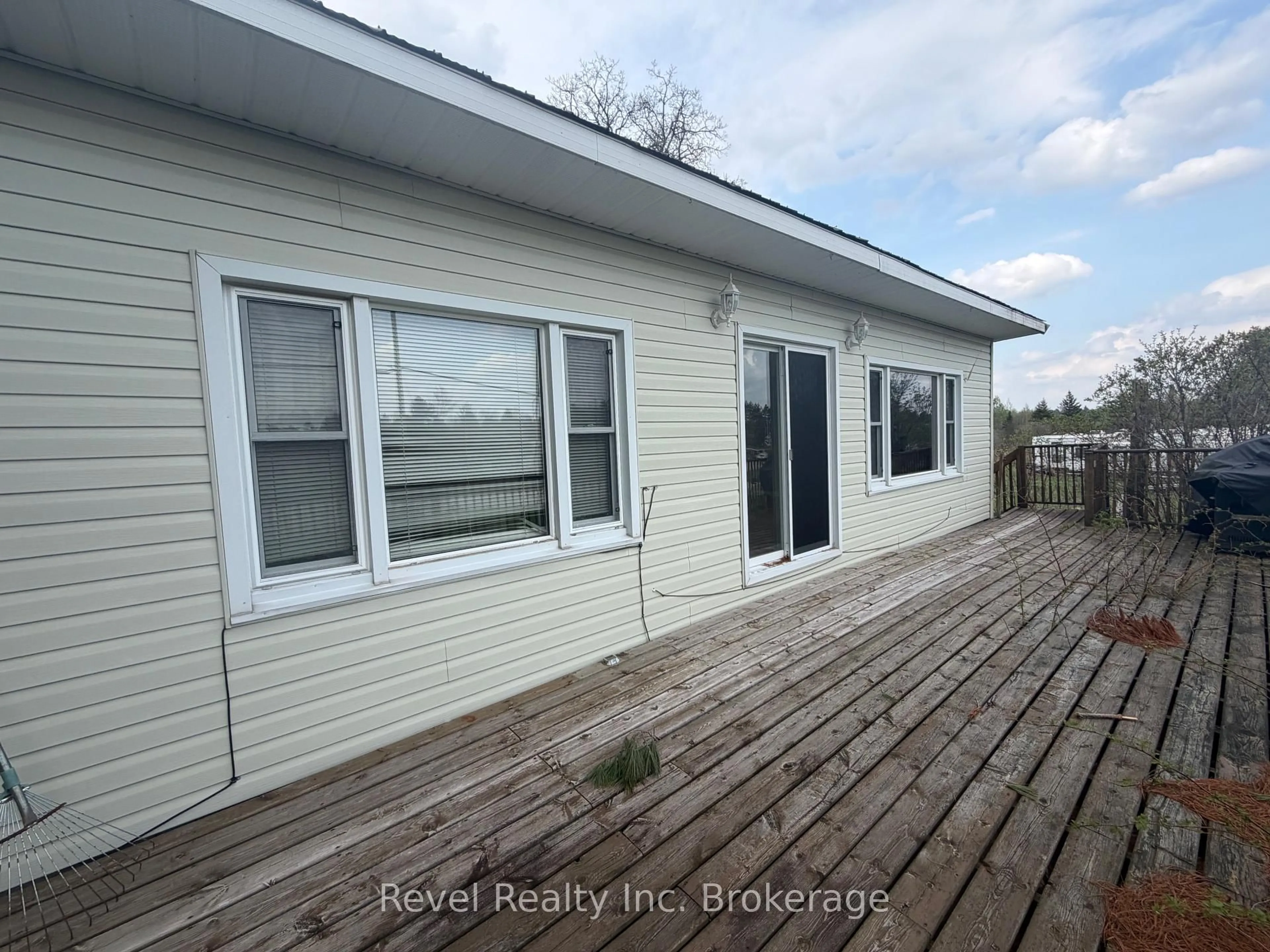 Home with vinyl exterior material, water/lake/river/ocean view for 8 Trailaine Rd, Parry Sound Remote Area Ontario P0H 1A0