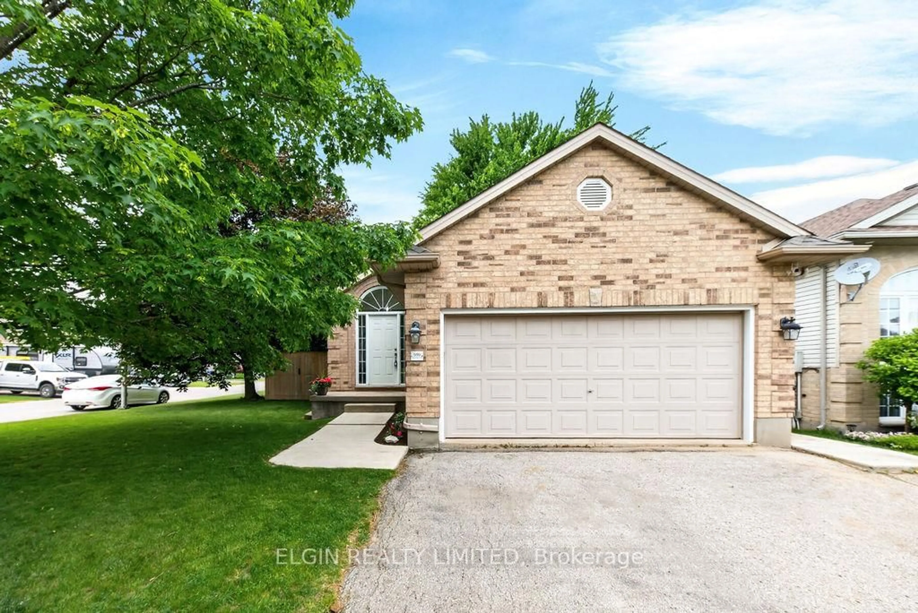 Home with brick exterior material, street for 599 Wellington St, St. Thomas Ontario N5R 6G4