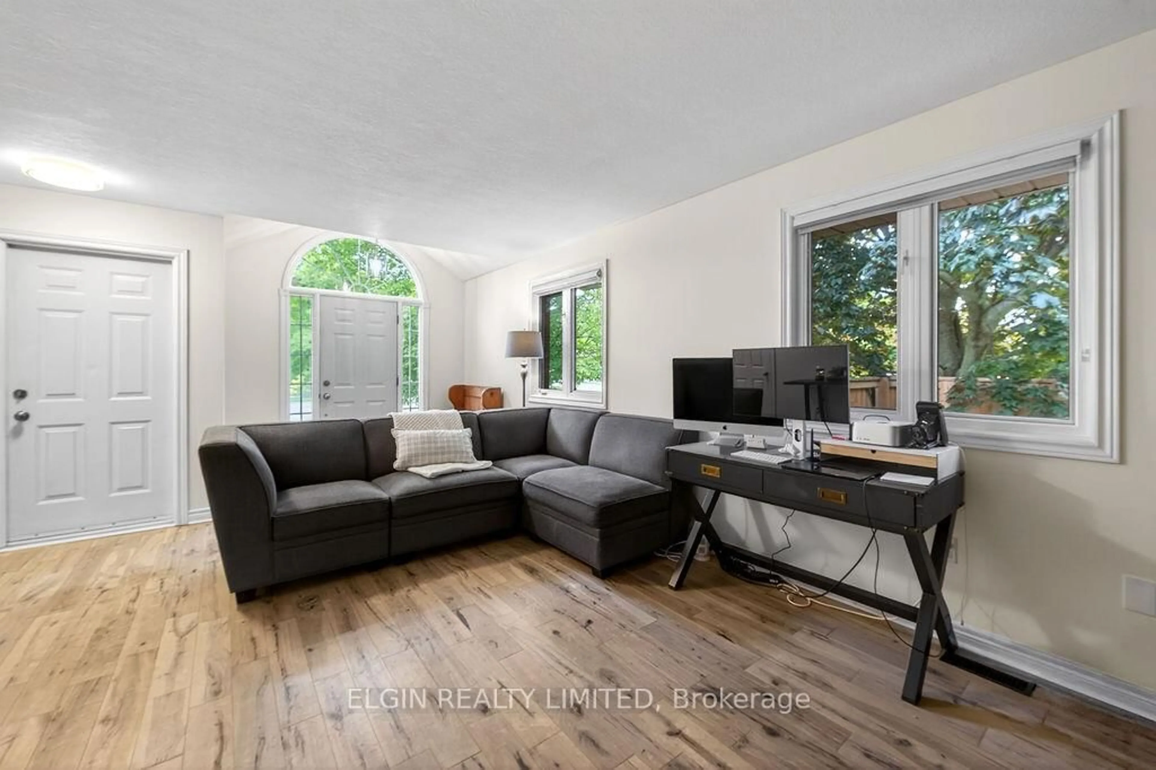 Living room with furniture, unknown for 599 Wellington St, St. Thomas Ontario N5R 6G4