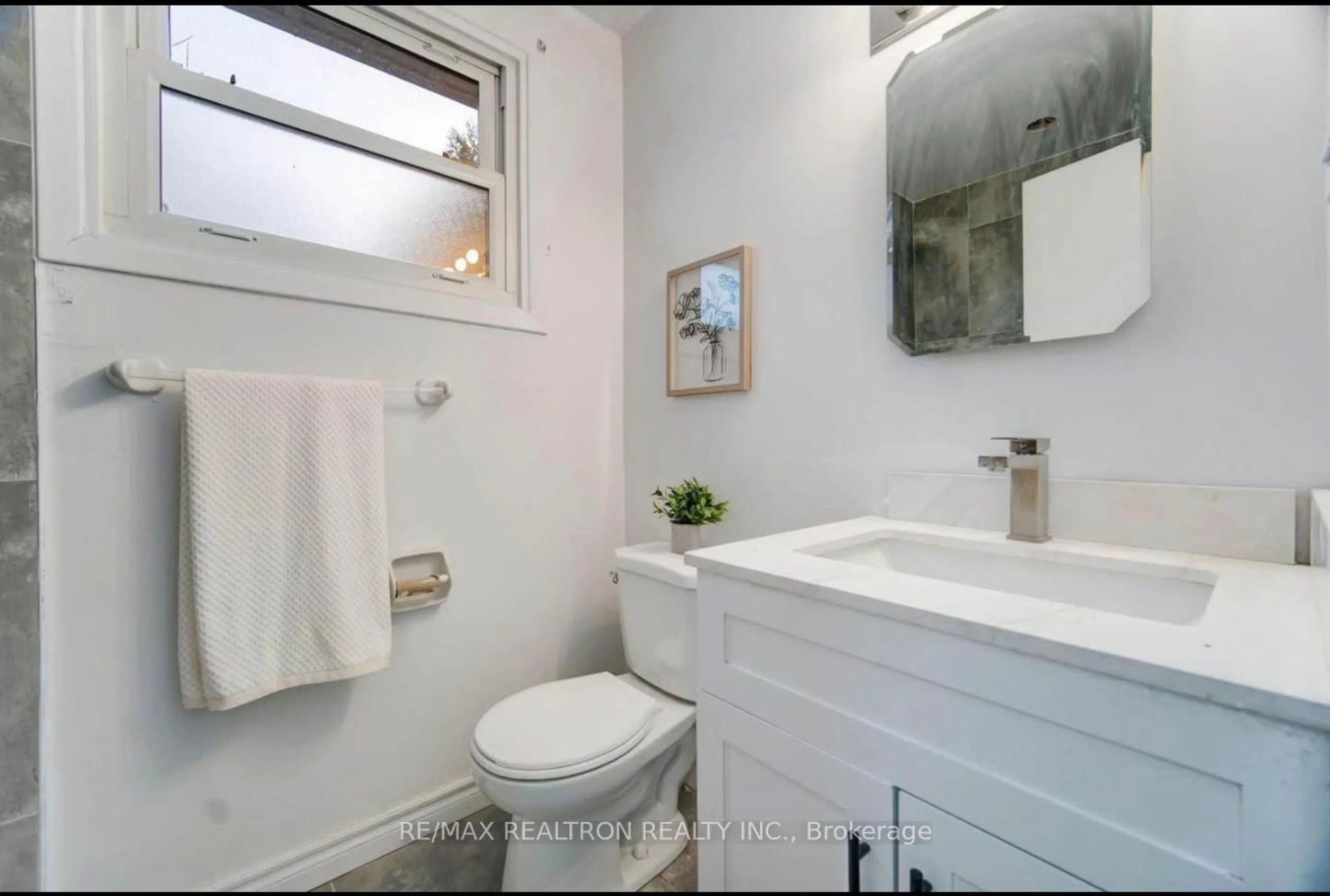 Standard bathroom, ceramic/tile floor for 29 Court Lane, London East Ontario N5W 5M6