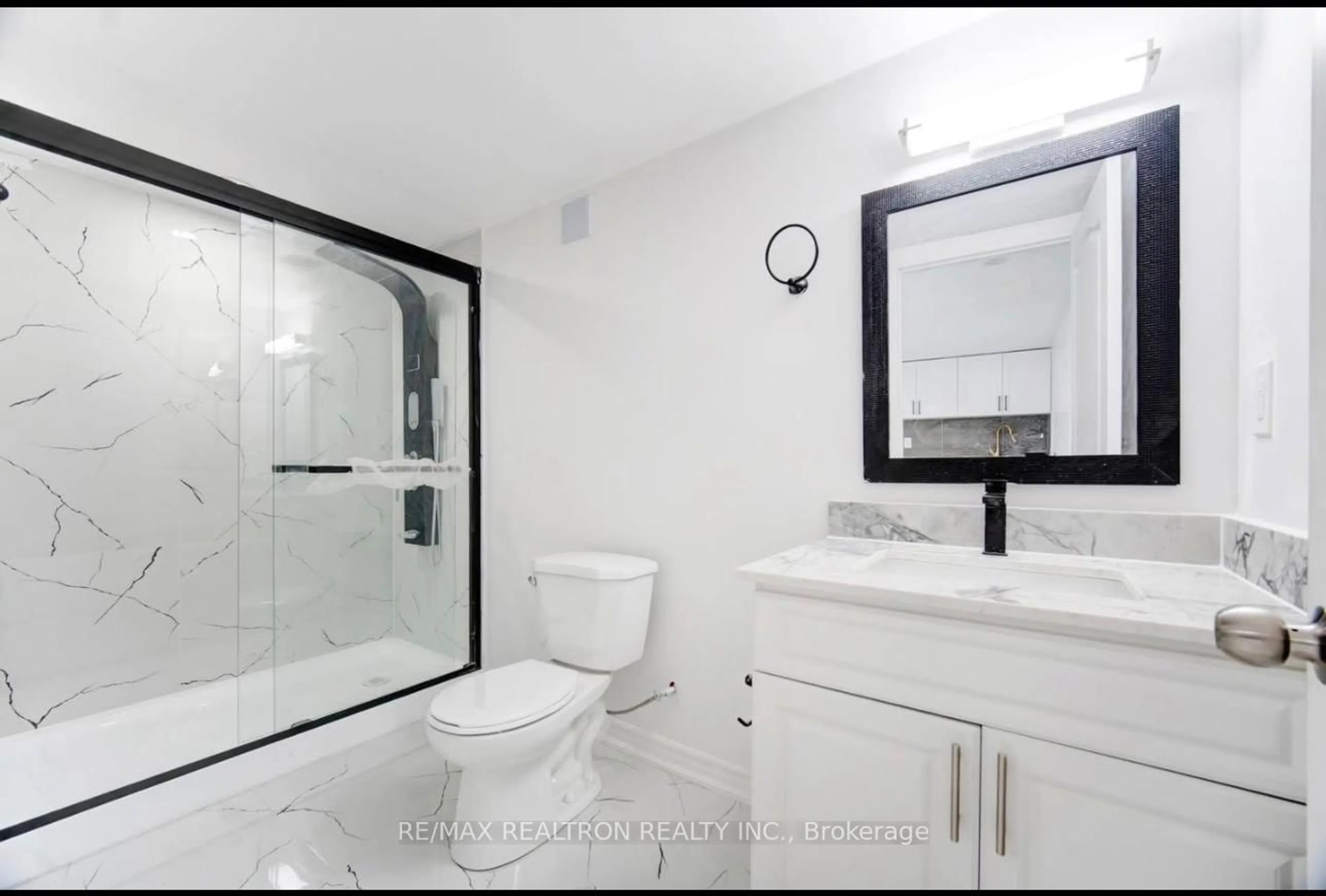 Standard bathroom, ceramic/tile floor for 29 Court Lane, London East Ontario N5W 5M6