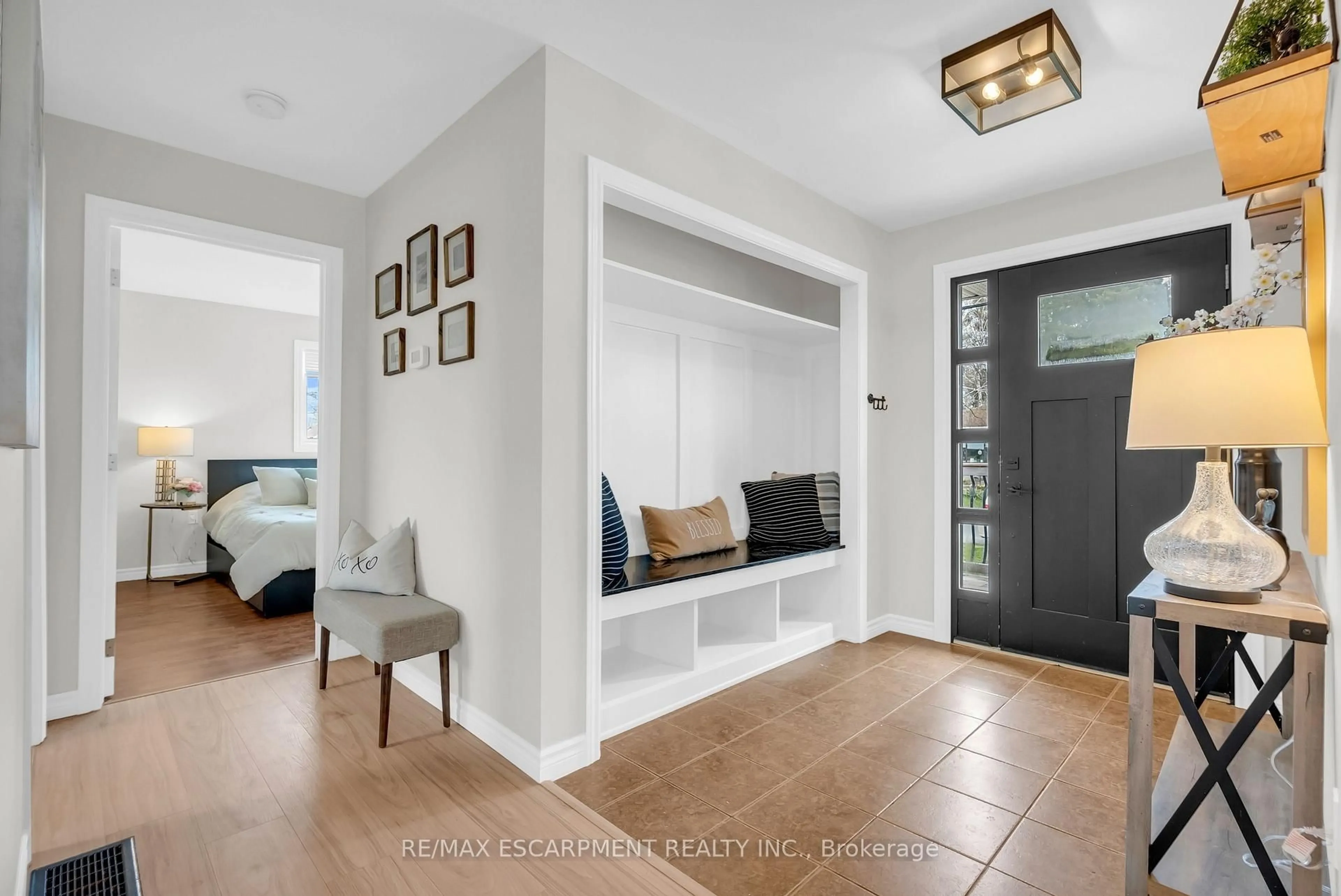 Indoor entryway for 21 Kidd Ave, Quinte West Ontario K8V 2C6