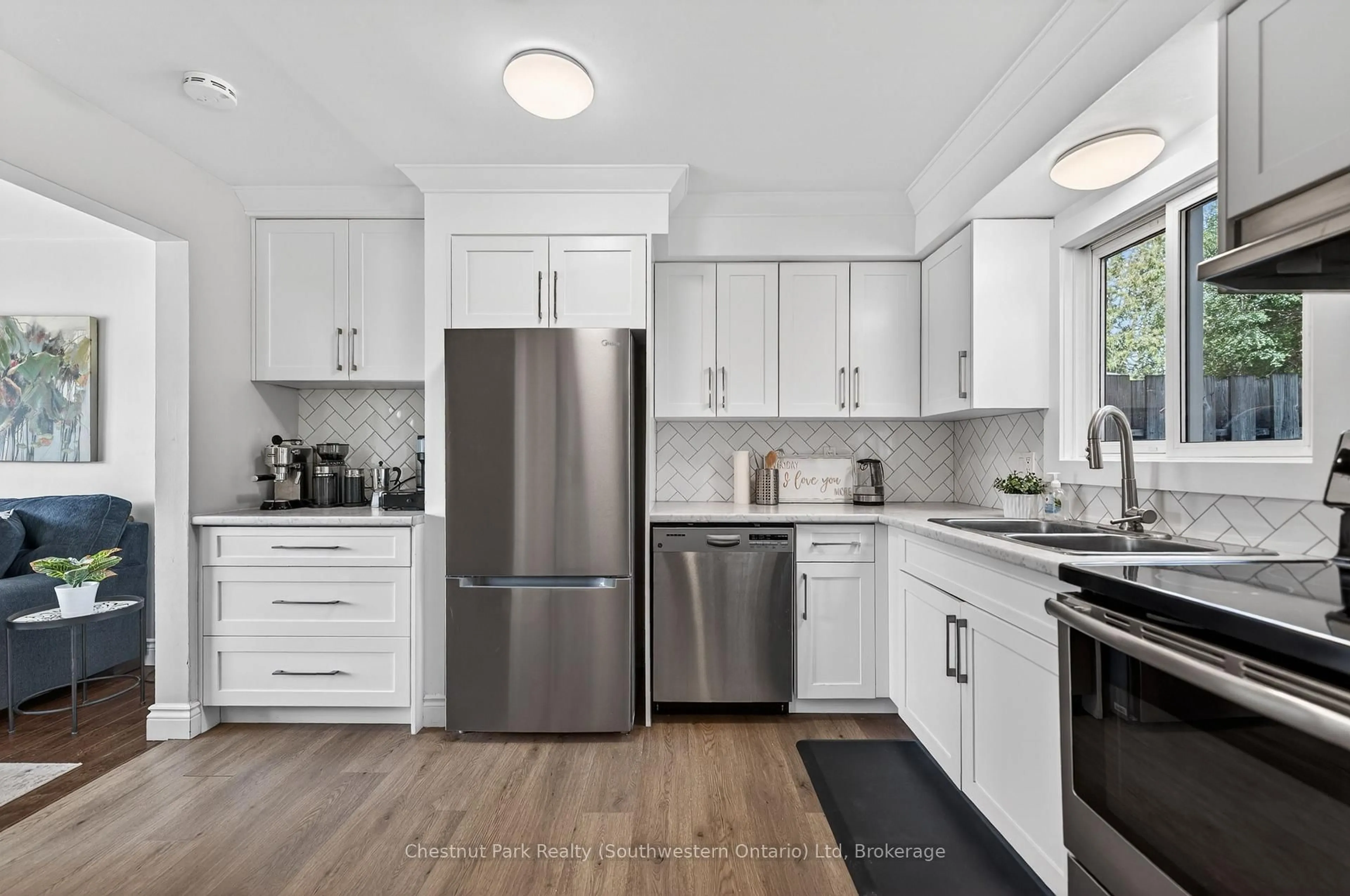 Open concept kitchen, ceramic/tile floor for 170 Willow Rd, Guelph Ontario N1H 1W8