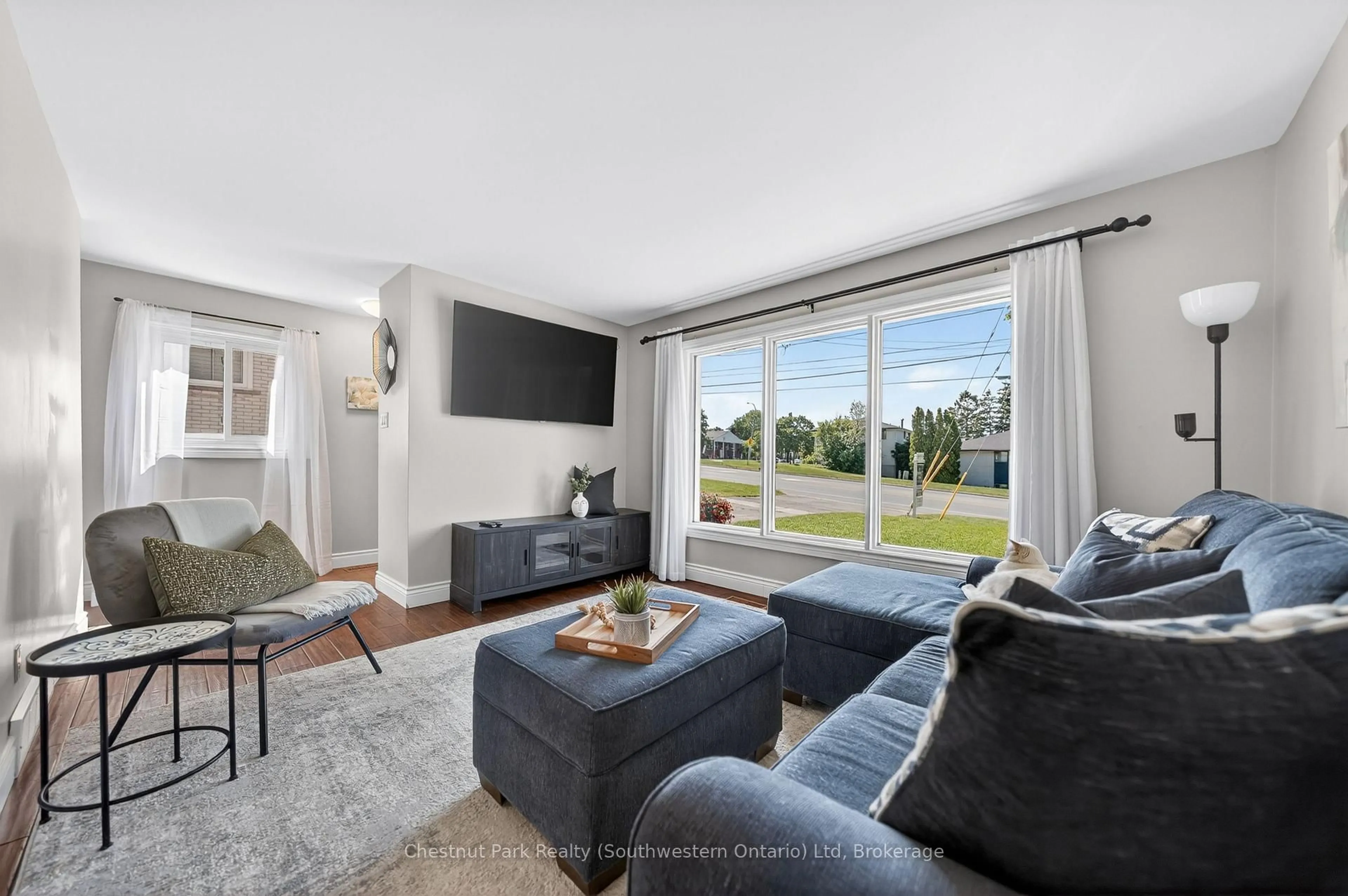 Living room with furniture, unknown for 170 Willow Rd, Guelph Ontario N1H 1W8