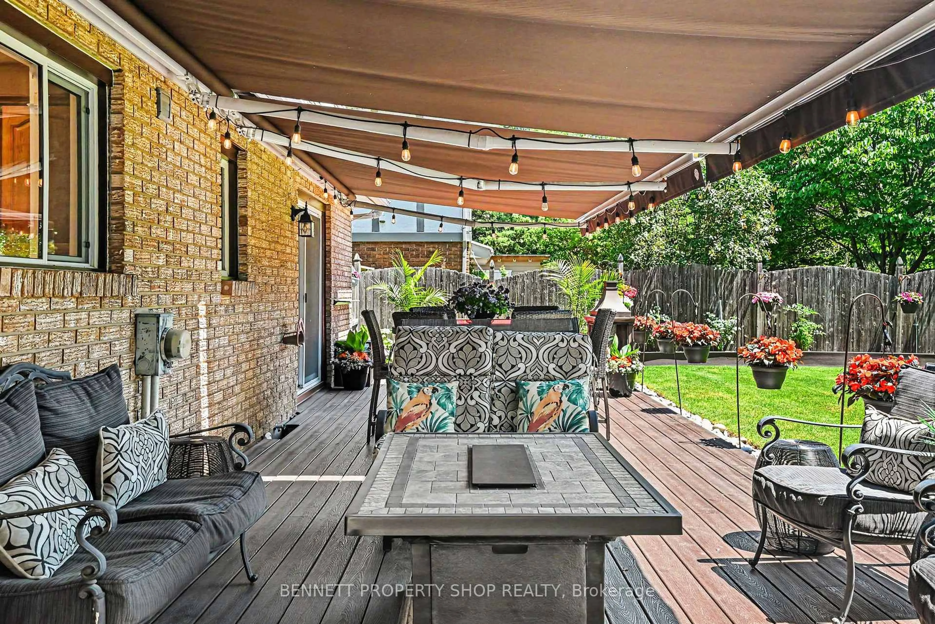 Patio, street for 78 Meadowbank Dr, Ottawa Ontario K2G 0P5