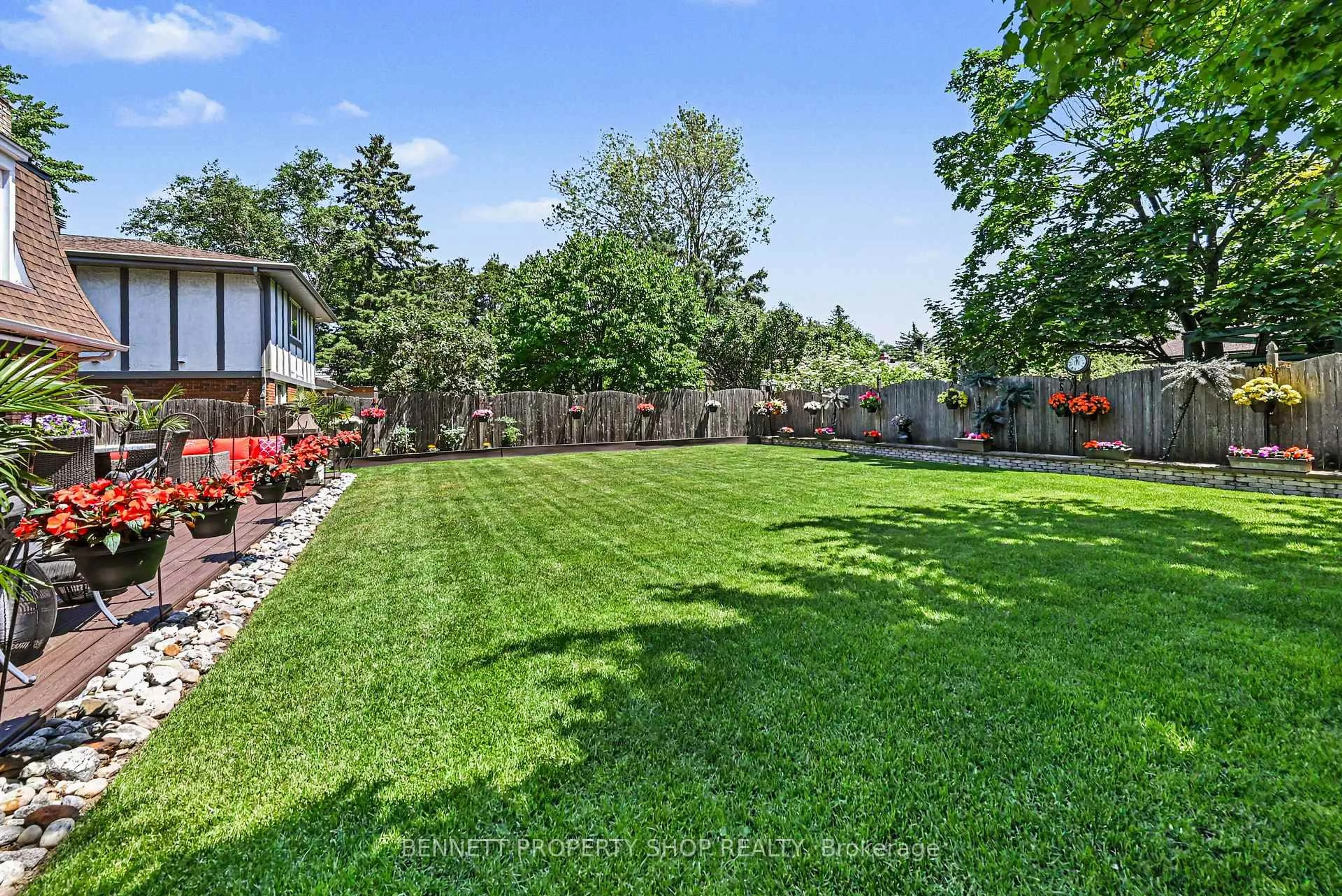 A pic from outside/outdoor area/front of a property/back of a property/a pic from drone, unknown for 78 Meadowbank Dr, Ottawa Ontario K2G 0P5