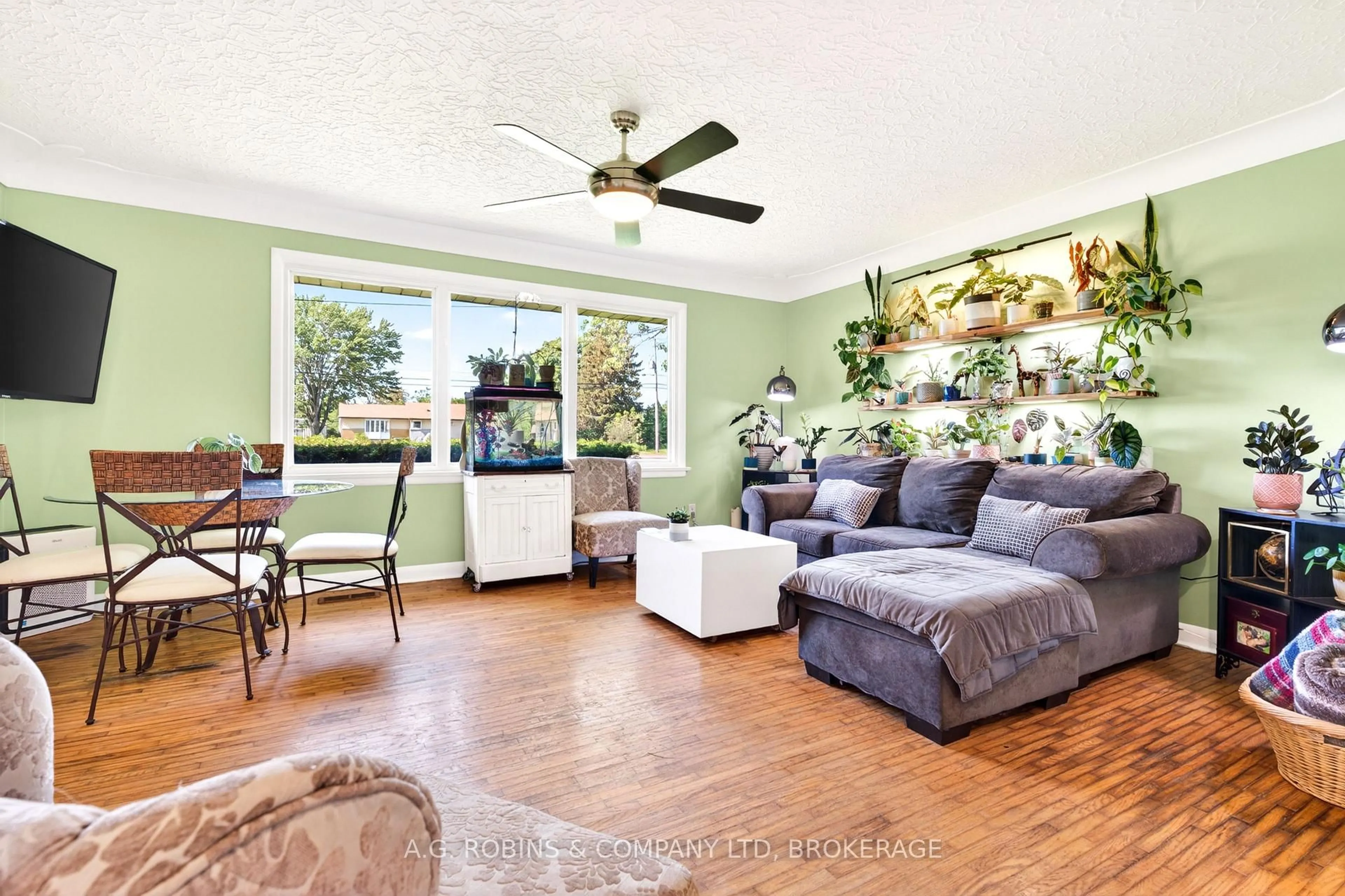 Living room with furniture, unknown for 3119 #3 Highway, Port Colborne Ontario L3K 5V3