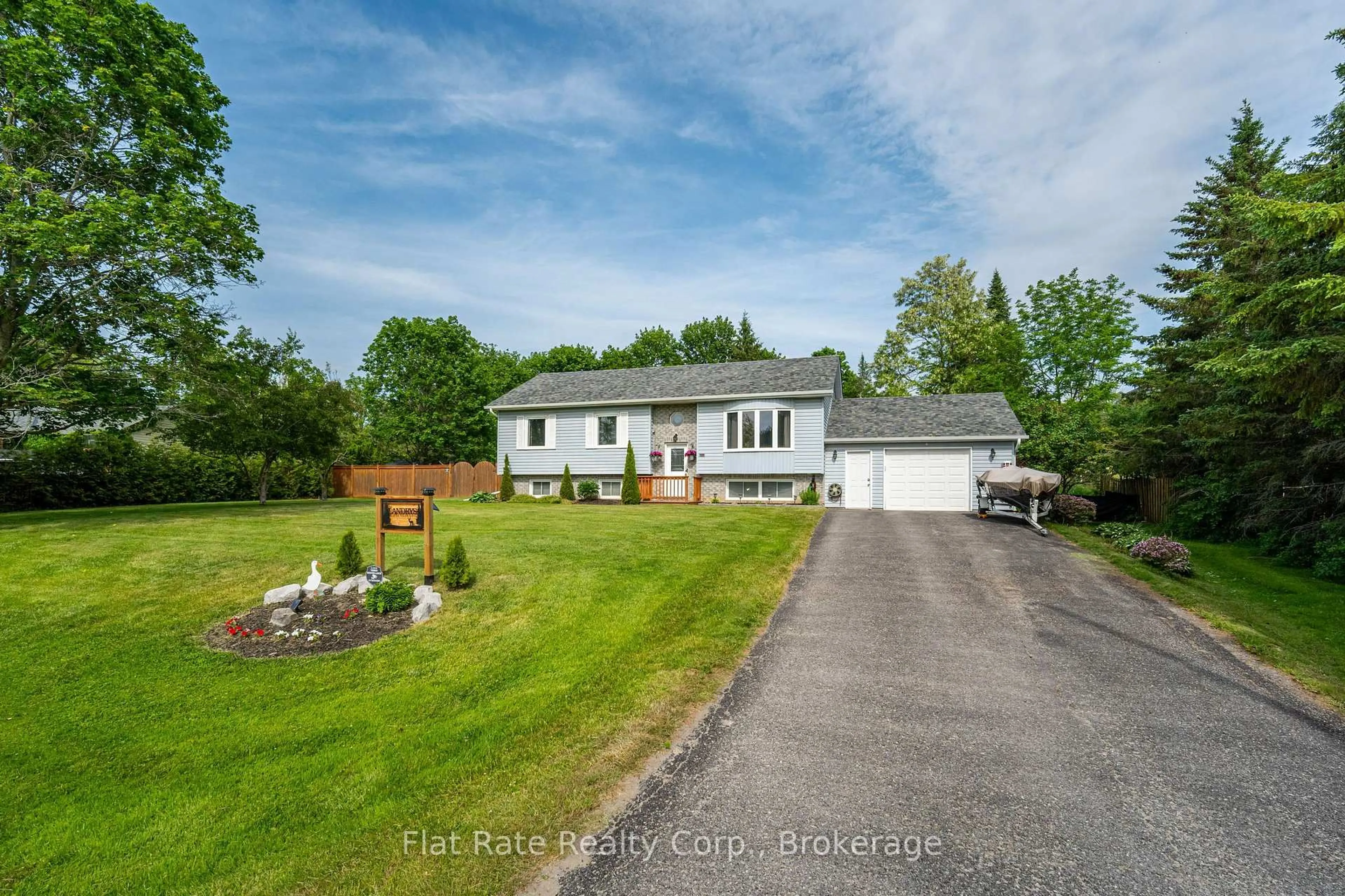 A pic from outside/outdoor area/front of a property/back of a property/a pic from drone, unknown for 109 PINECREST Ave, Otonabee-South Monaghan Ontario K0L 2G0