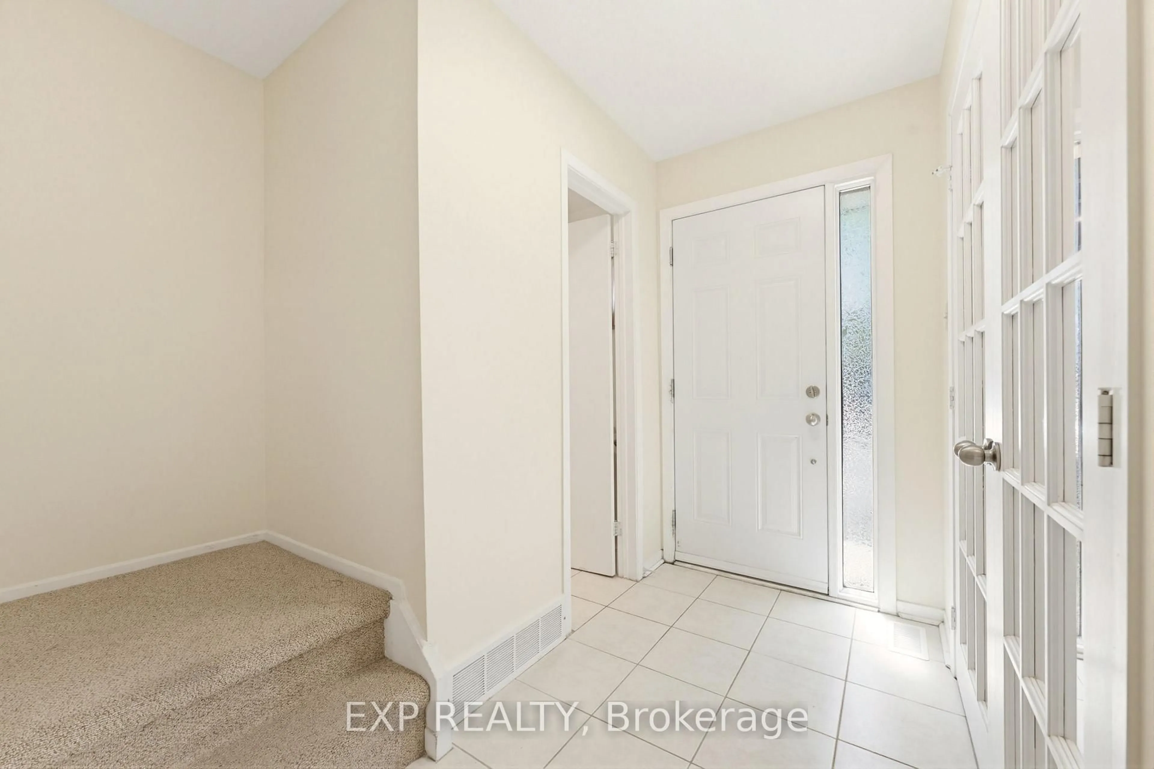 Indoor entryway for 10 Fieldgate Dr #A, Ottawa Ontario K2J 1L5