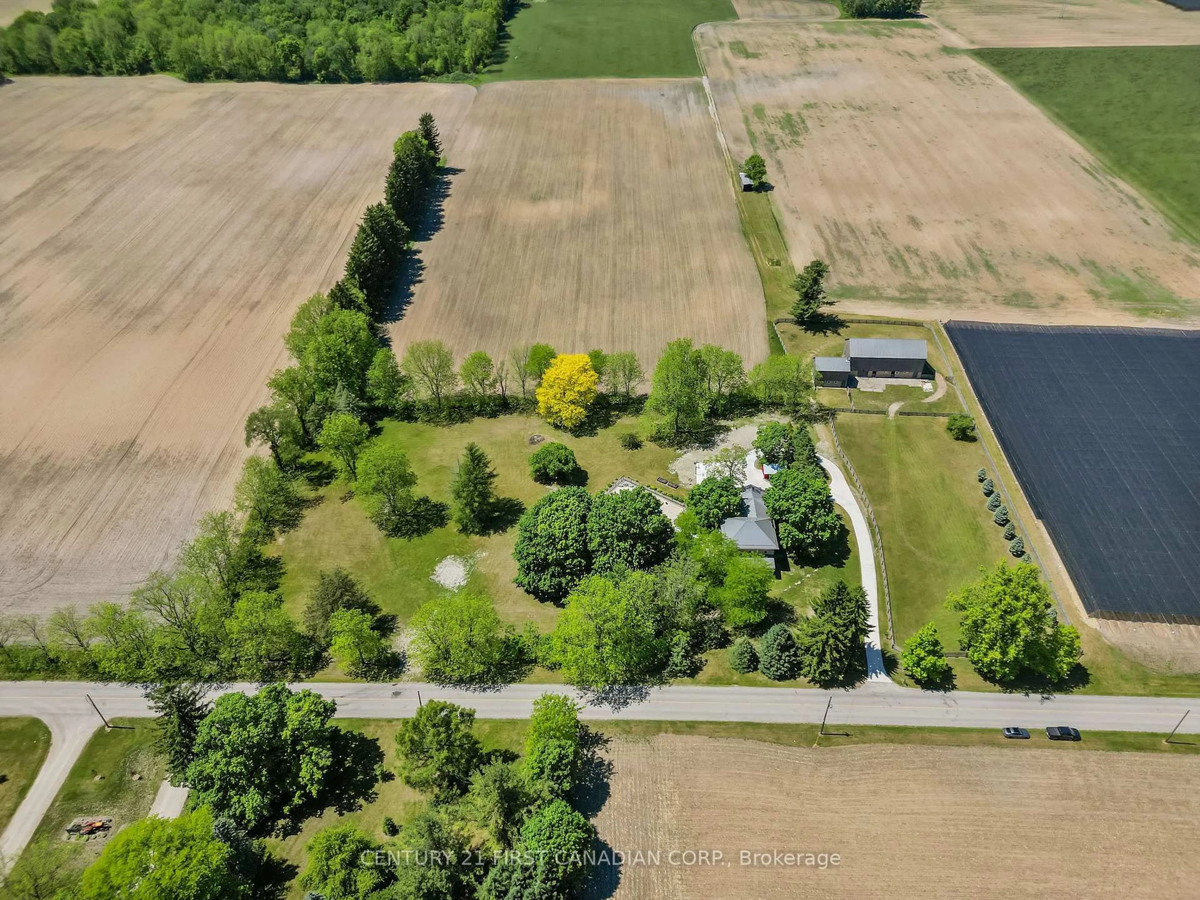 A pic from outside/outdoor area/front of a property/back of a property/a pic from drone, water/lake/river/ocean view for 8346 PARKHOUSE Dr, Strathroy-Caradoc Ontario N0L 1W0