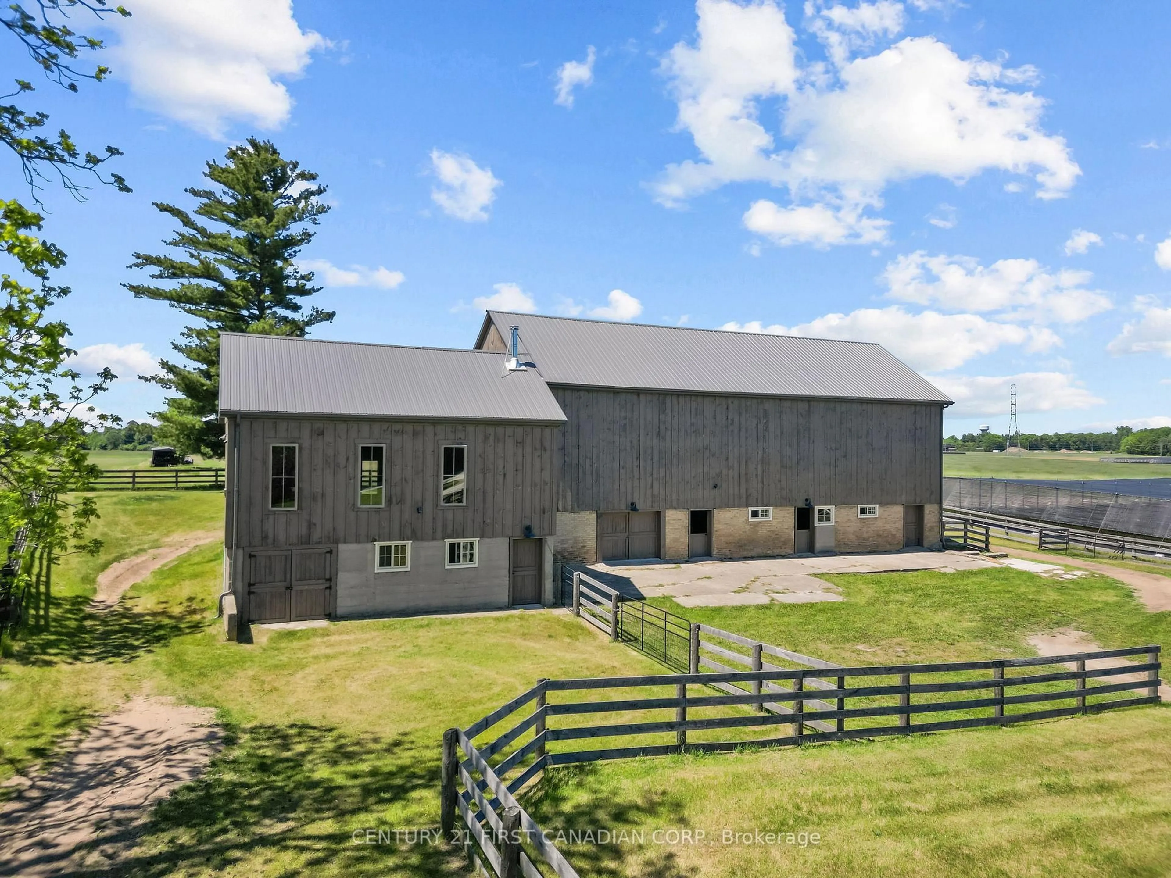 A pic from outside/outdoor area/front of a property/back of a property/a pic from drone, building for 8346 PARKHOUSE Dr, Strathroy-Caradoc Ontario N0L 1W0