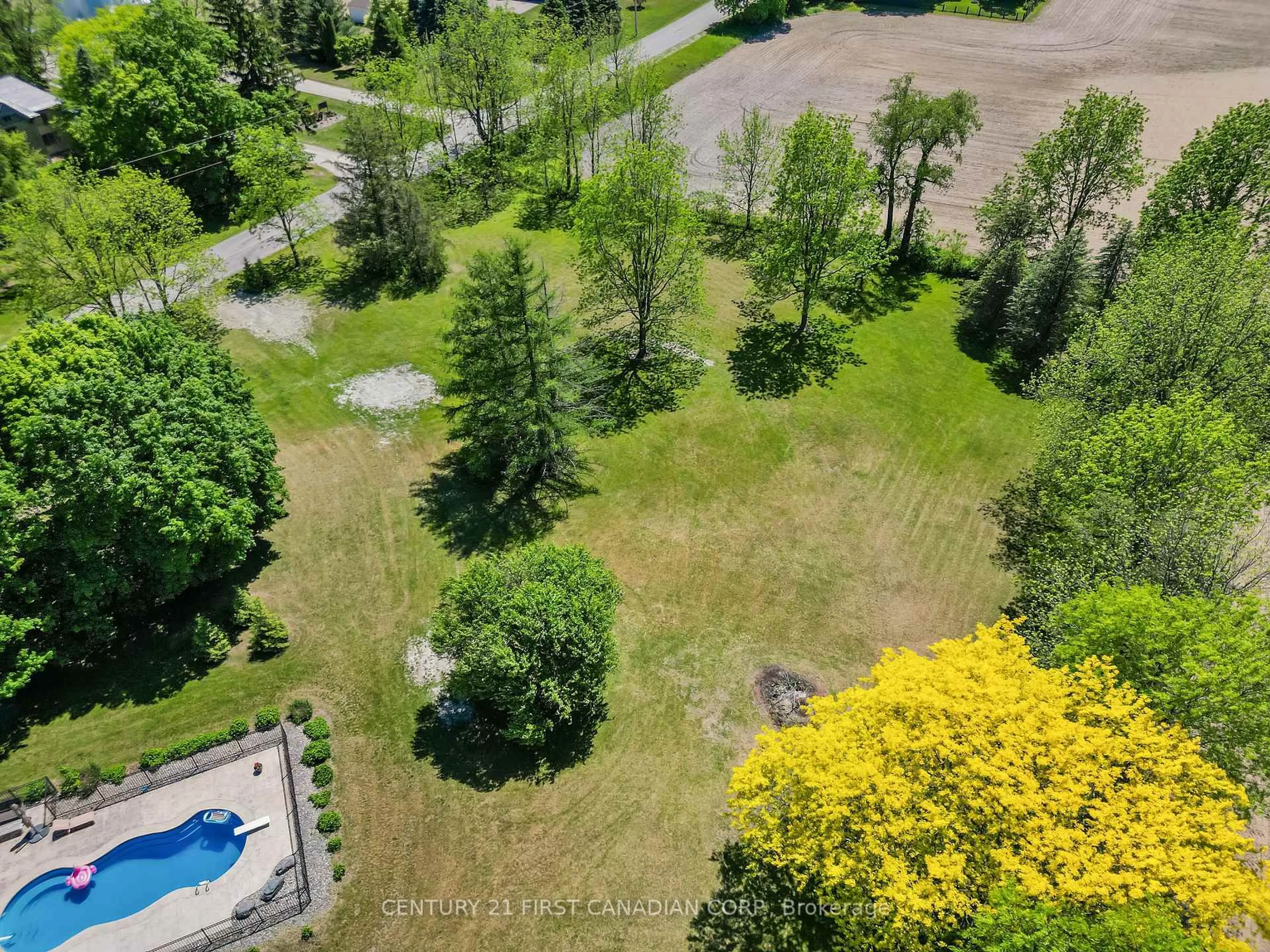 A pic from outside/outdoor area/front of a property/back of a property/a pic from drone, forest/trees view for 8346 PARKHOUSE Dr, Strathroy-Caradoc Ontario N0L 1W0
