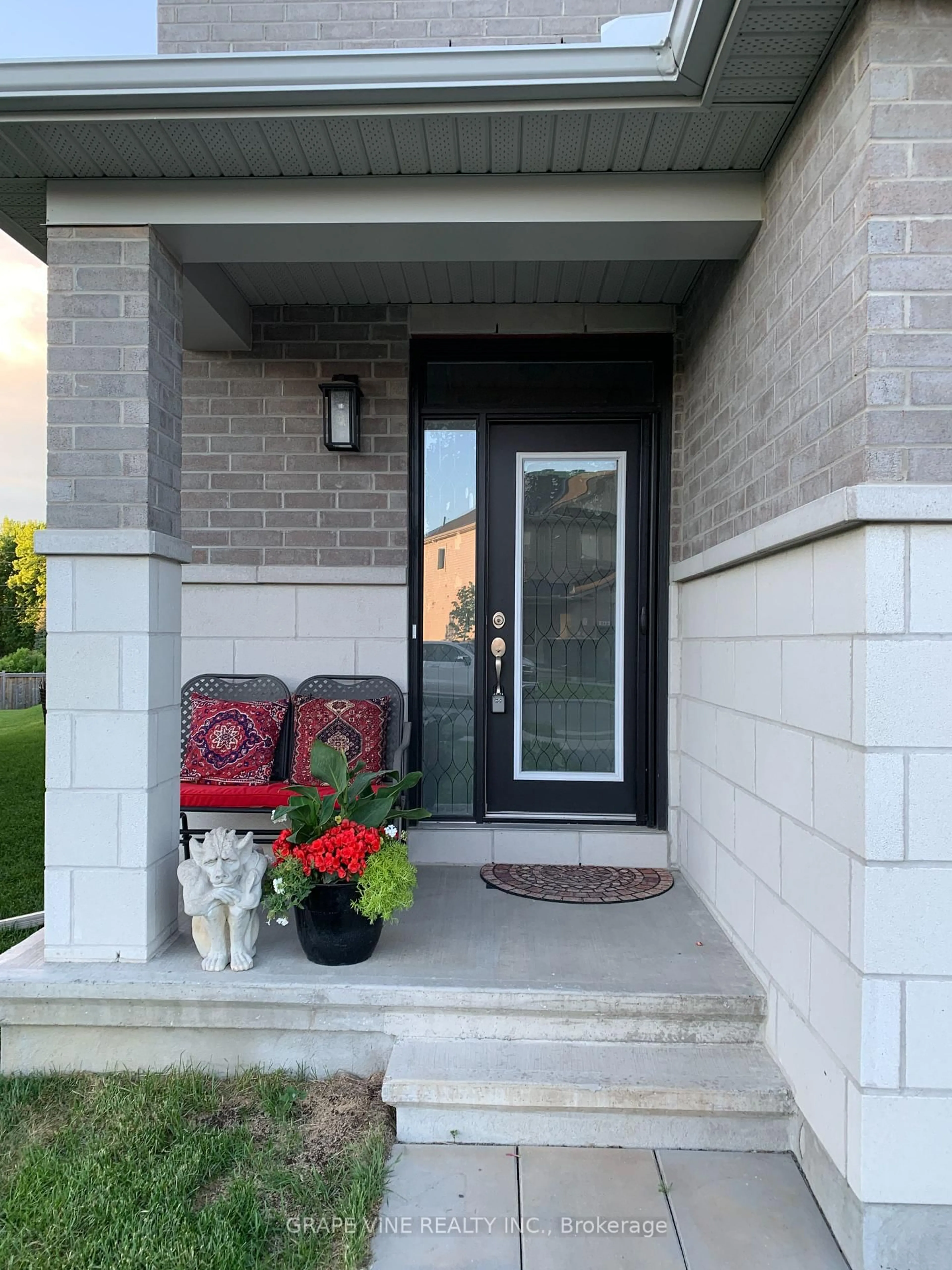 Indoor entryway for 650 Fisher St, North Grenville Ontario K0G 1J0