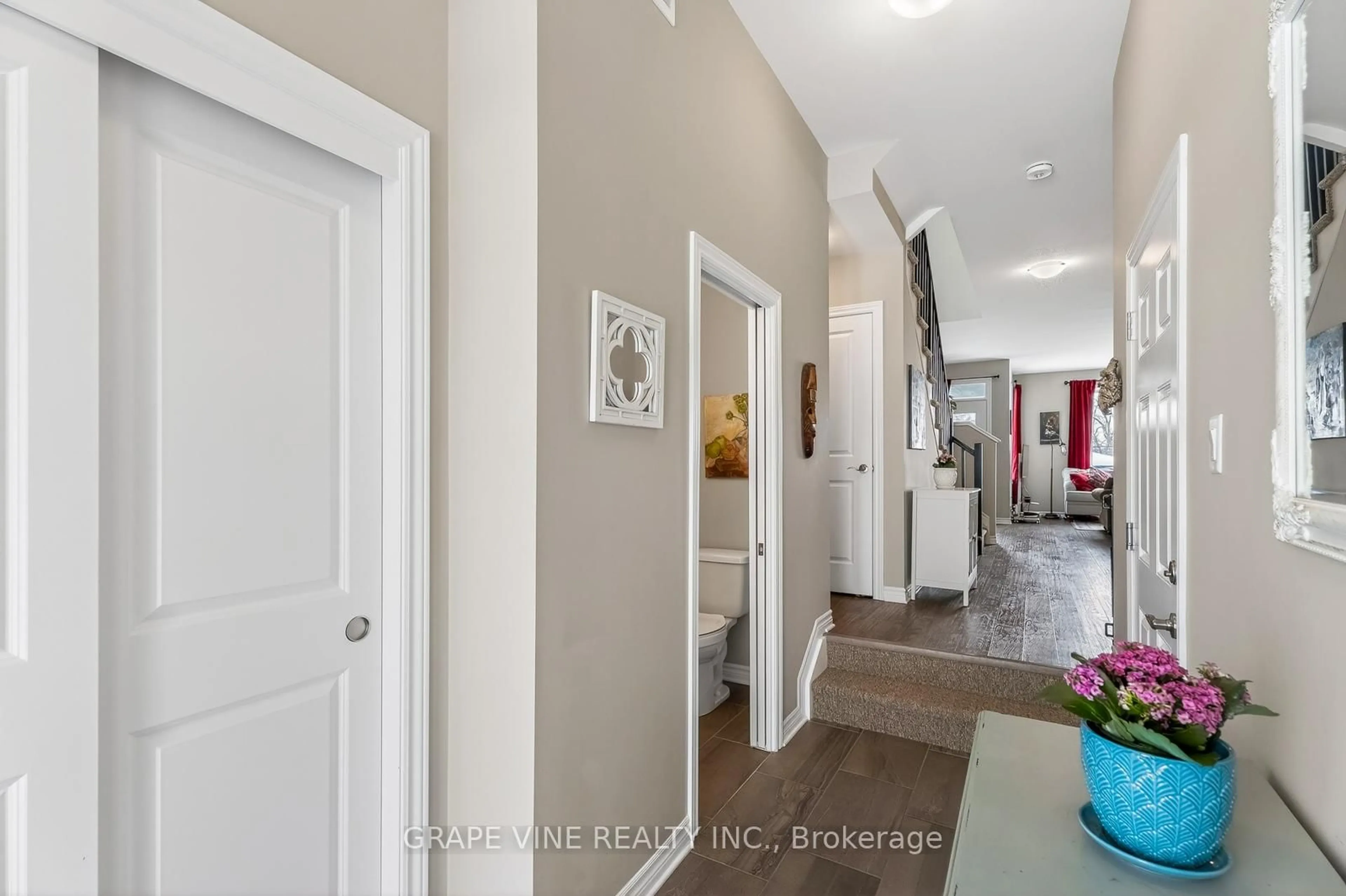 Indoor entryway for 650 Fisher St, North Grenville Ontario K0G 1J0