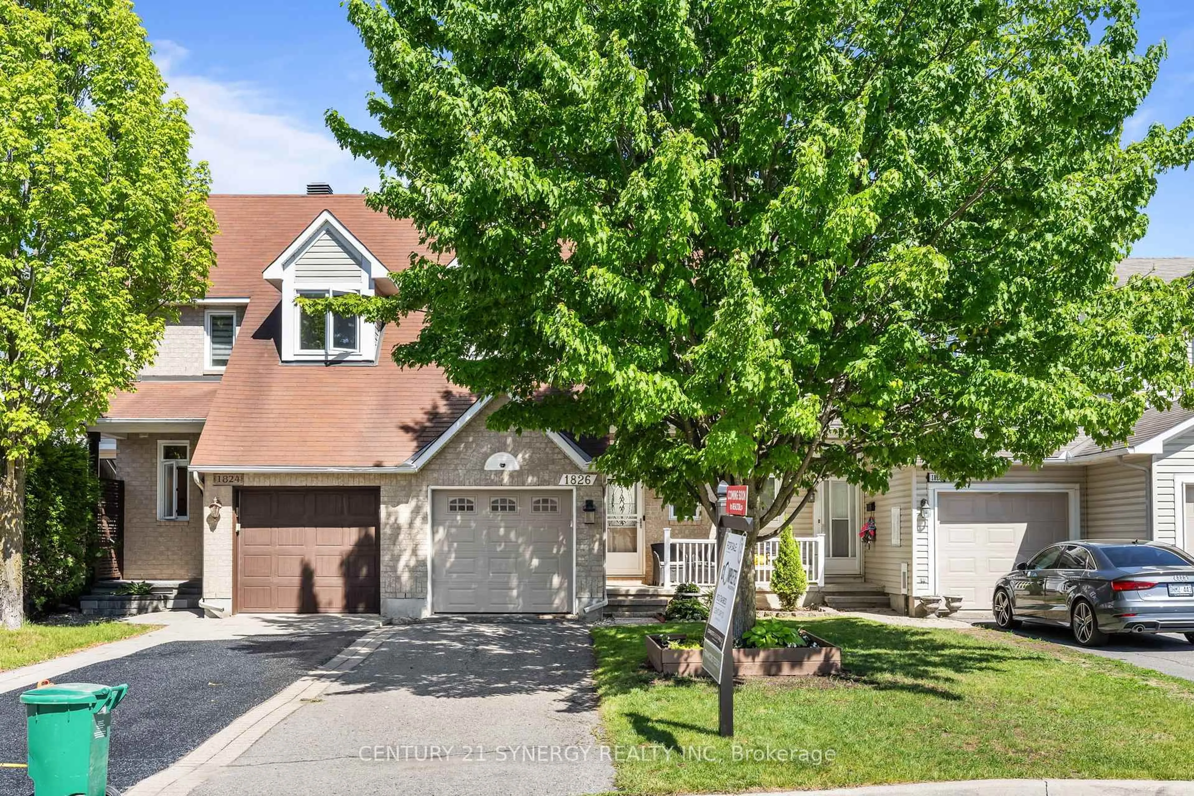 A pic from outside/outdoor area/front of a property/back of a property/a pic from drone, street for 1826 Hennessy Cres, Ottawa Ontario K4A 3X8