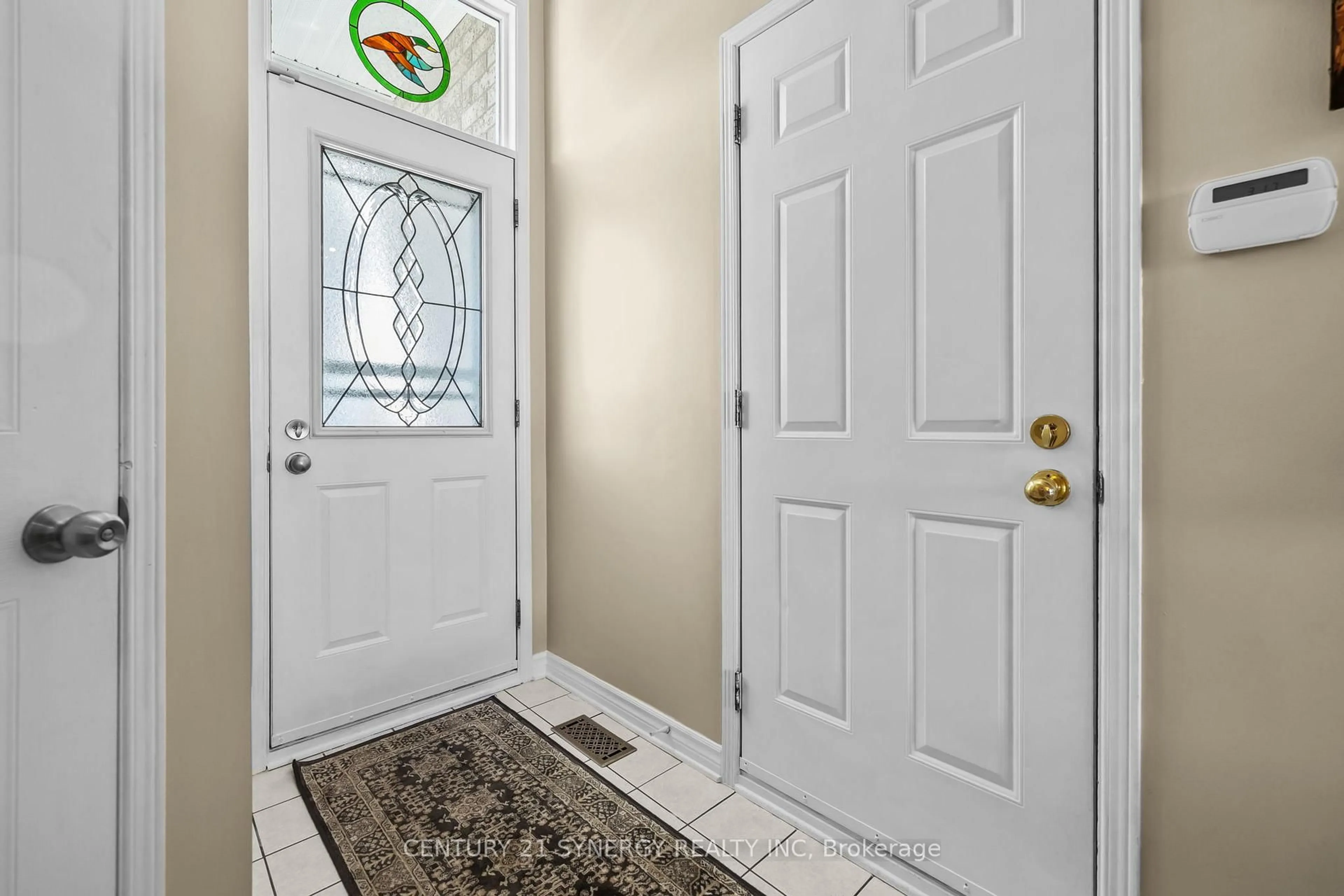 Indoor entryway for 1826 Hennessy Cres, Ottawa Ontario K4A 3X8