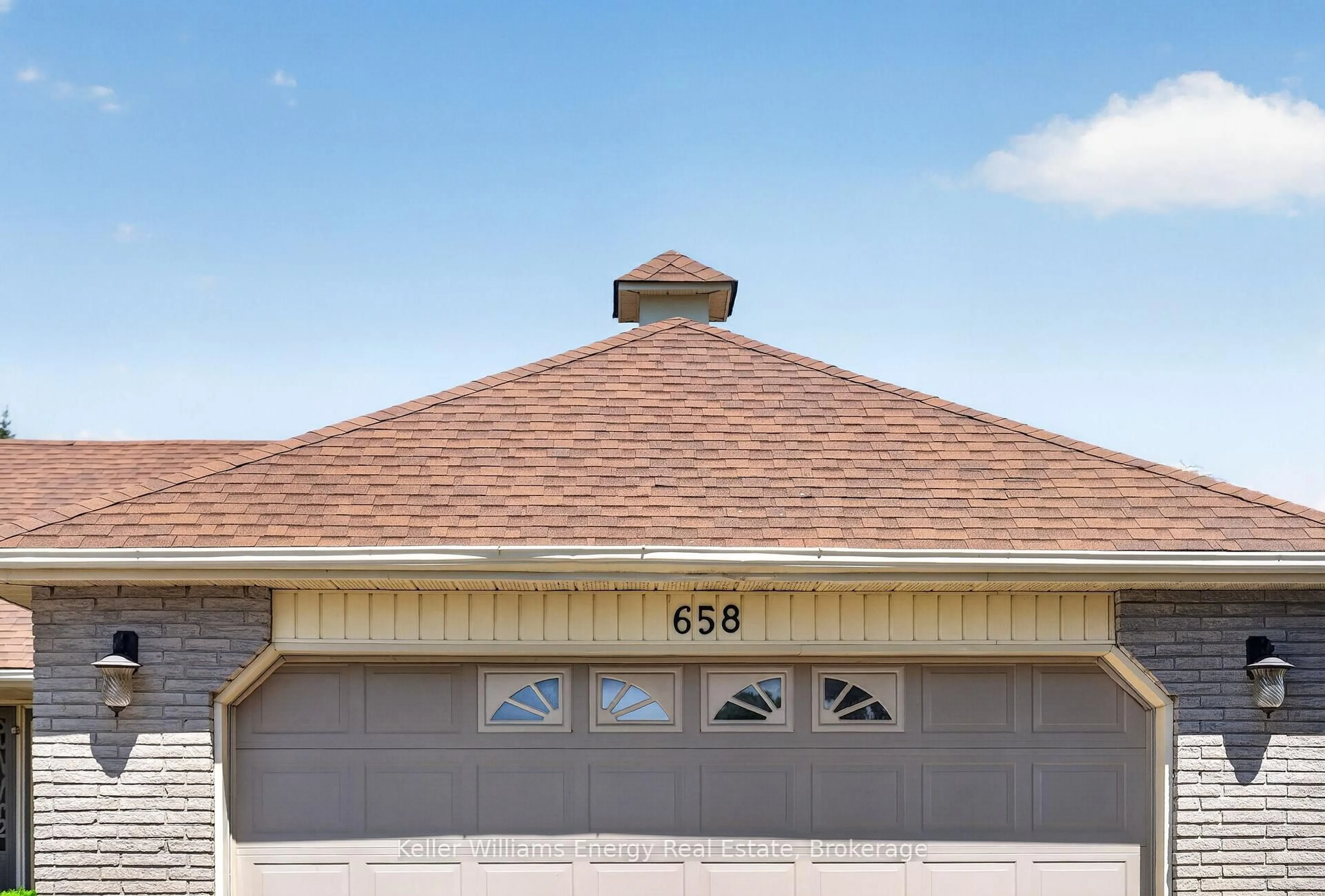 Home with vinyl exterior material, building for 658 Ridge Rd, Prince Edward County Ontario K0K 2T0