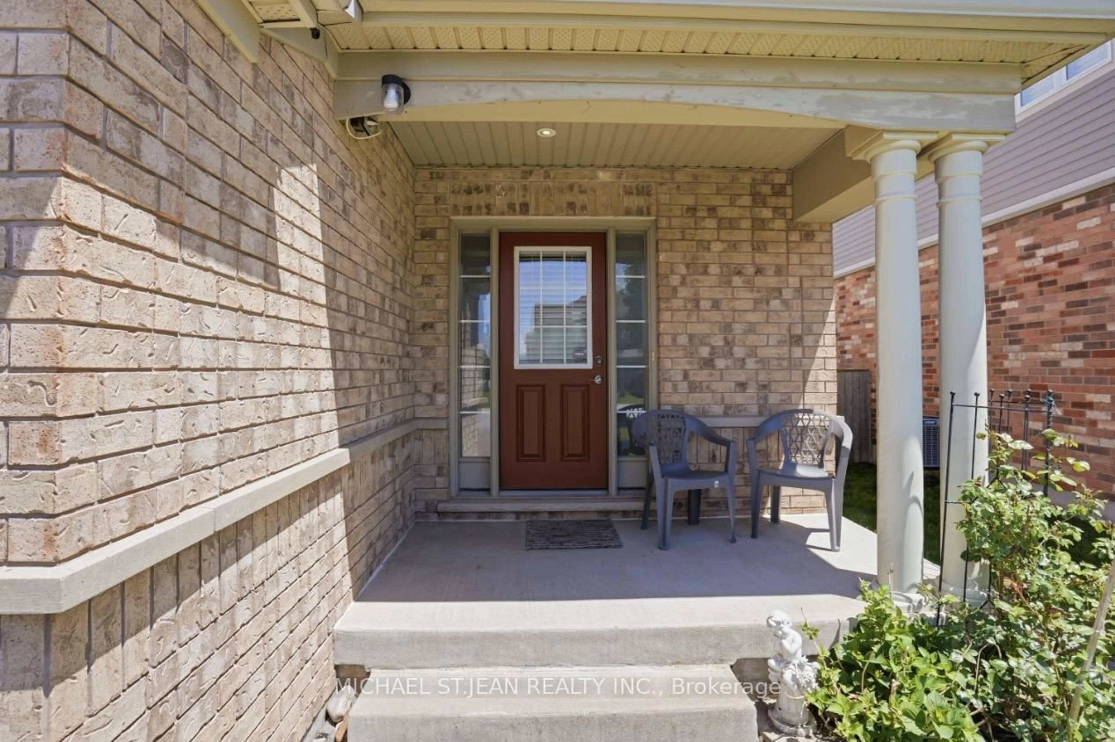 Indoor entryway for 6382 Dilalla Cres, Niagara Falls Ontario L2H 0C9