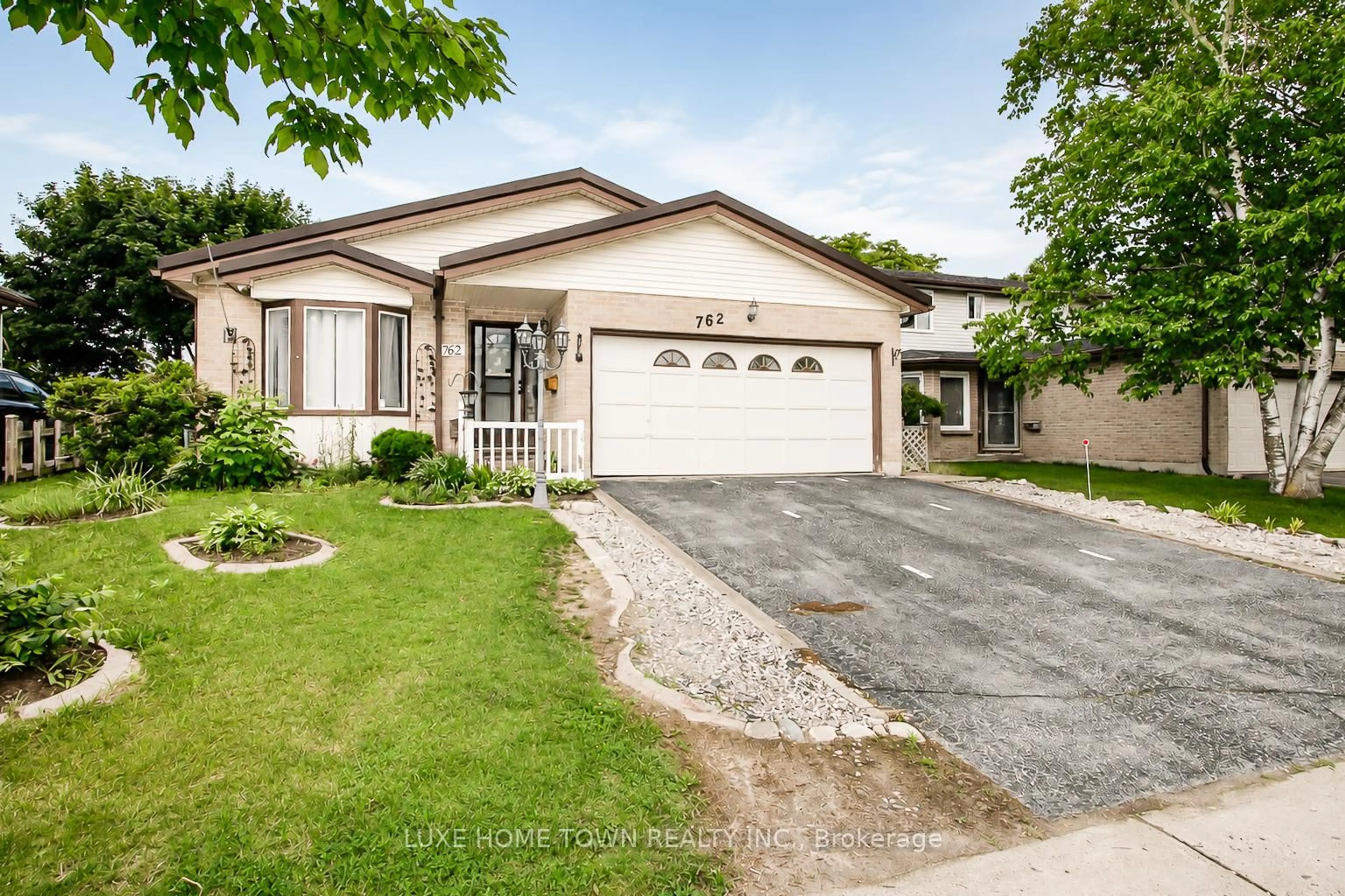 Home with vinyl exterior material, street for 762 RAILTON Ave, London East Ontario N5V 4E4