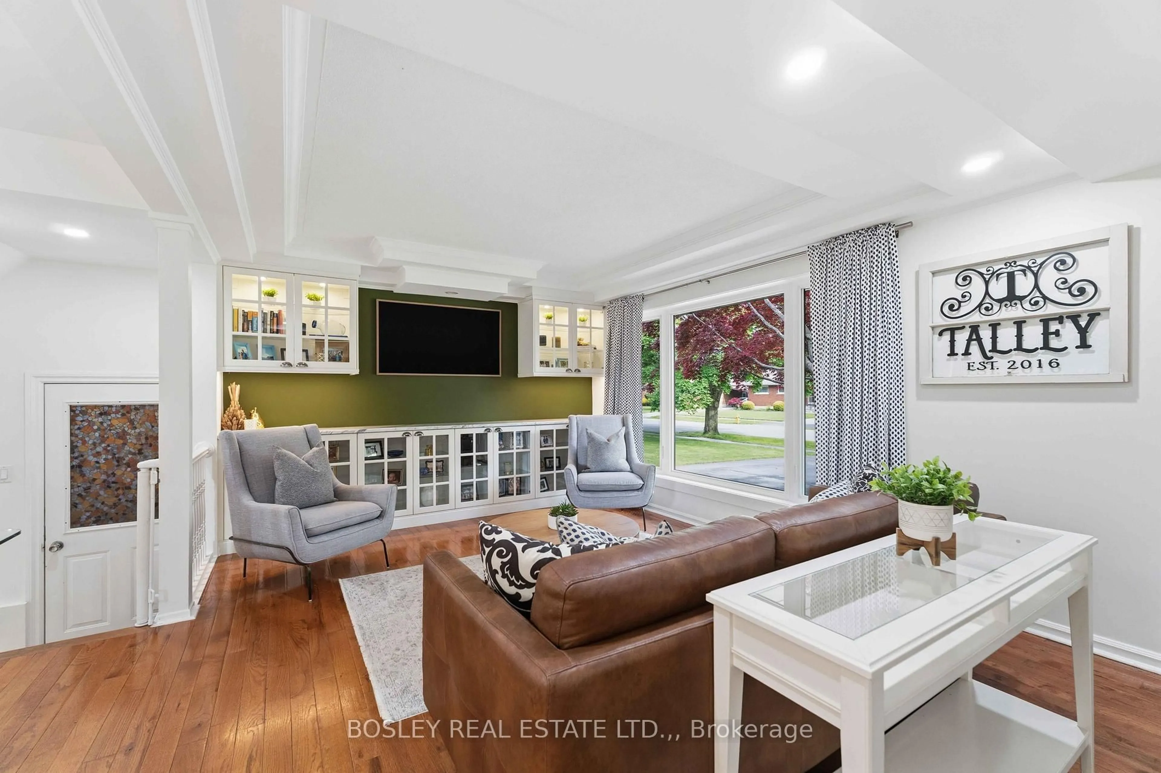 Living room with furniture, unknown for 15 Grosvenor St, St. Catharines Ontario L2M 3E1