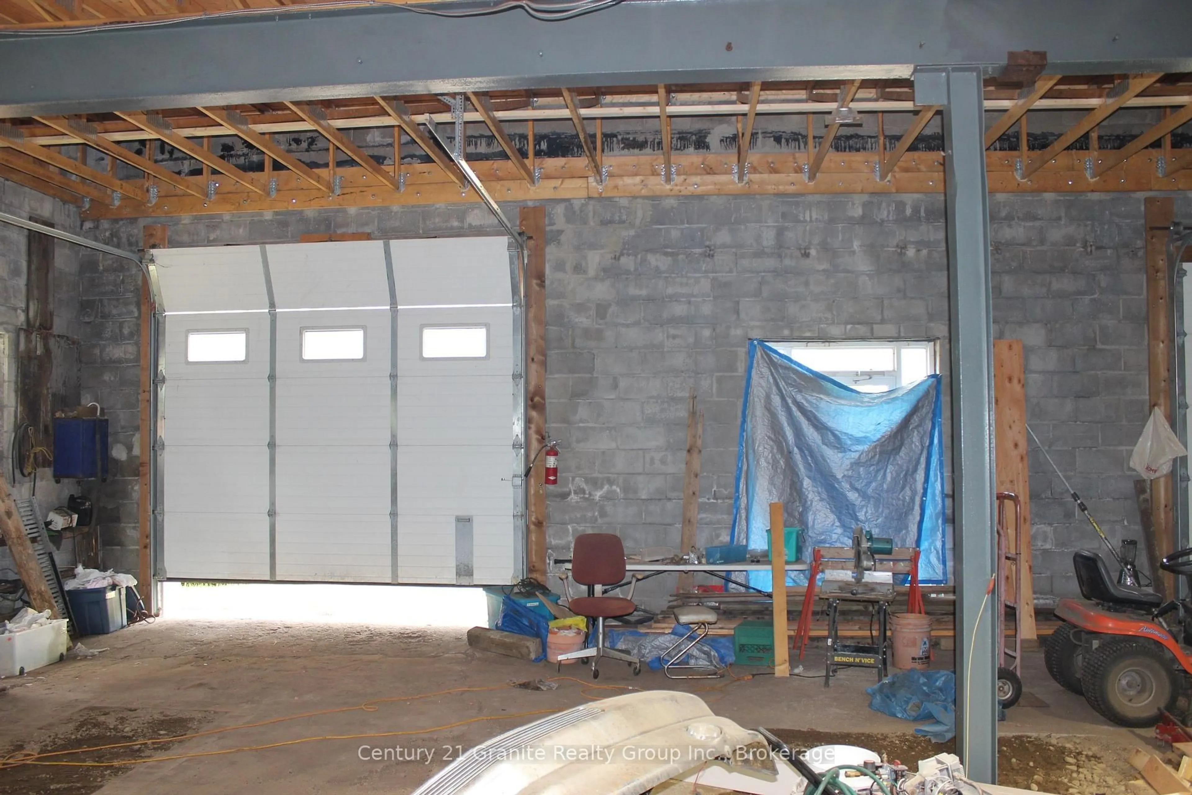 Indoor garage for 15661 Highway 35 Highway, Algonquin Highlands Ontario K0M 1J2