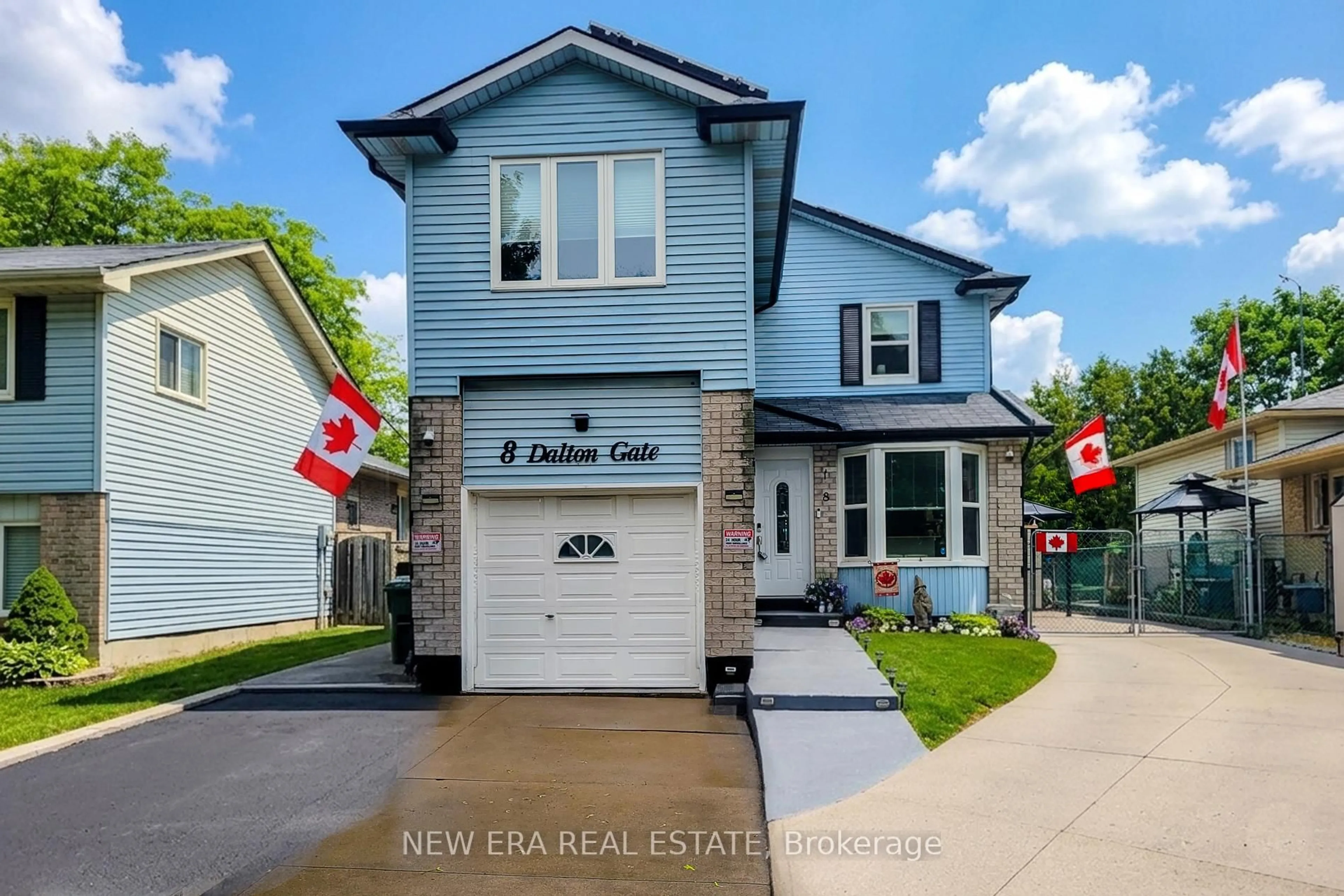 Home with vinyl exterior material, street for 8 Dalton Gate, Hamilton Ontario L8J 1Z4
