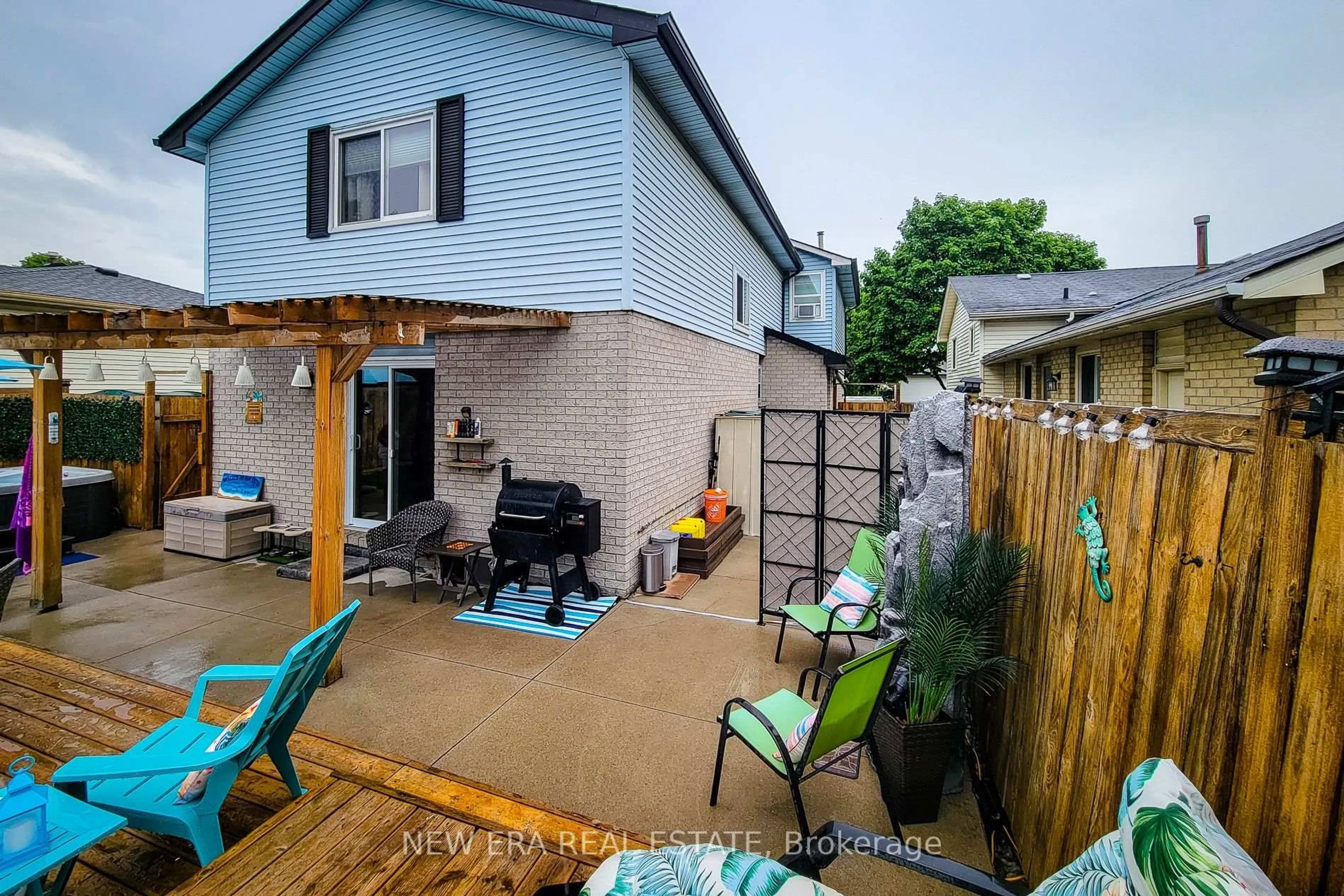 Patio, unknown for 8 Dalton Gate, Hamilton Ontario L8J 1Z4